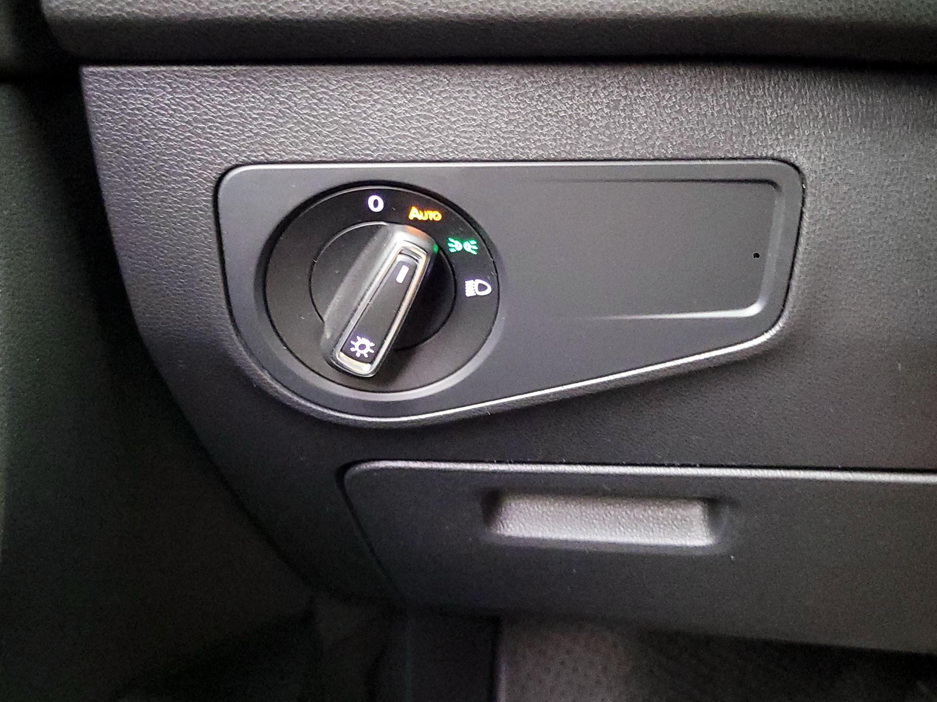 Thumbnail: 2018 Volkswagen Tiguan - 13