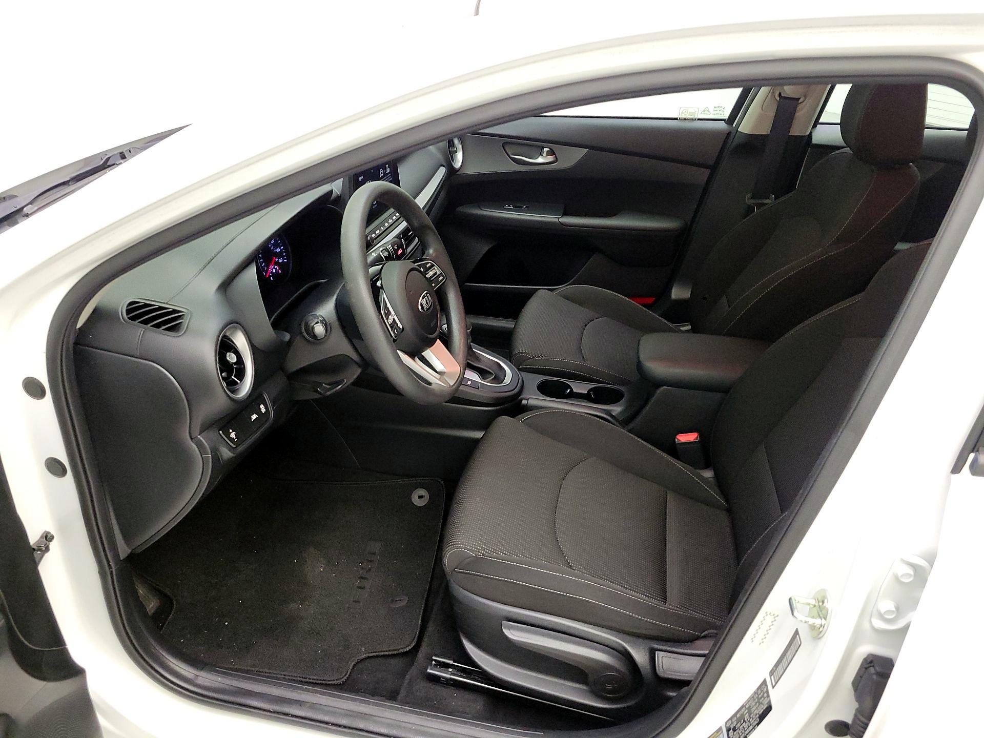 Thumbnail: 2021 Kia Forte - 11