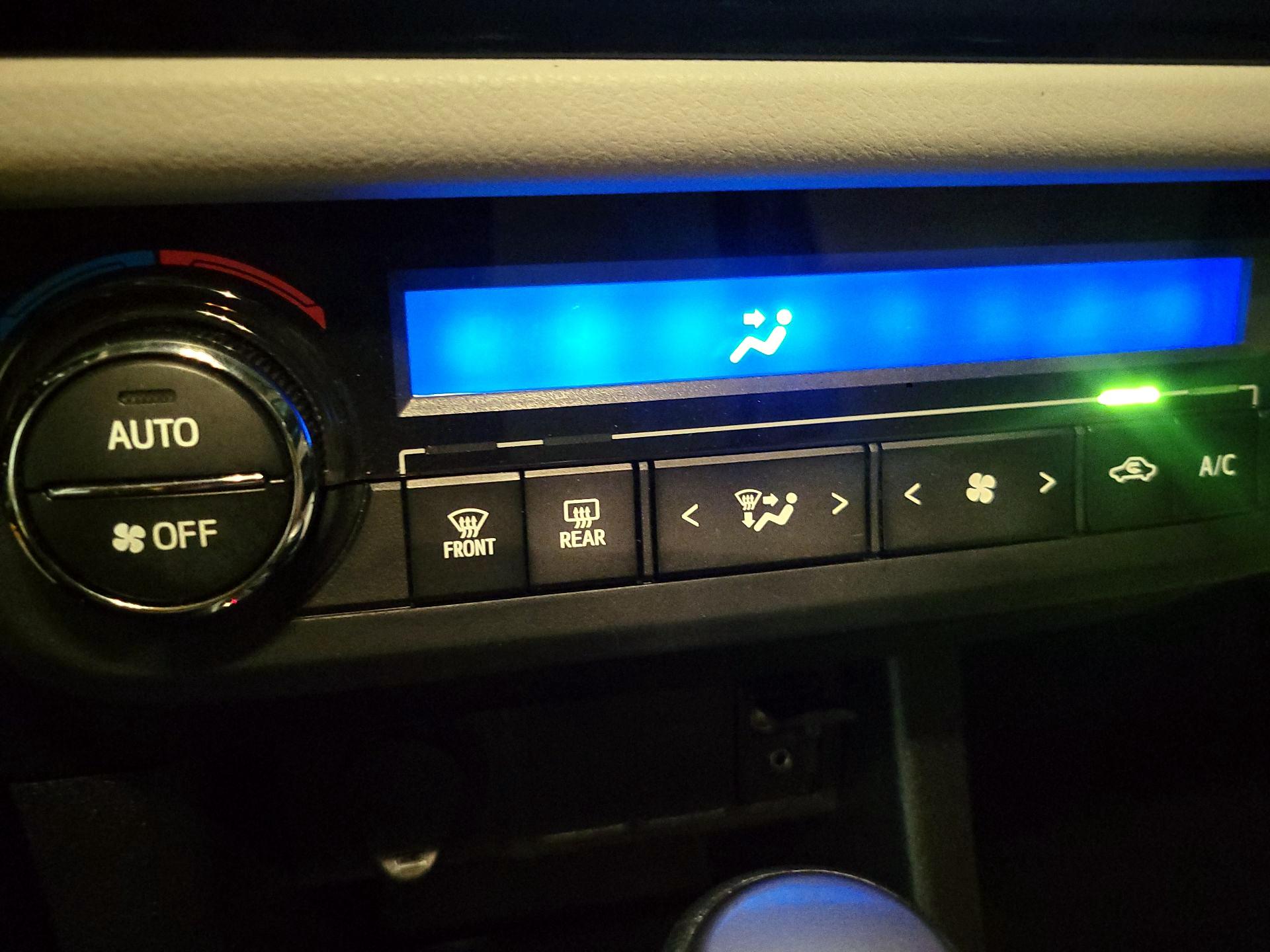 Thumbnail: 2015 Toyota Corolla - 16