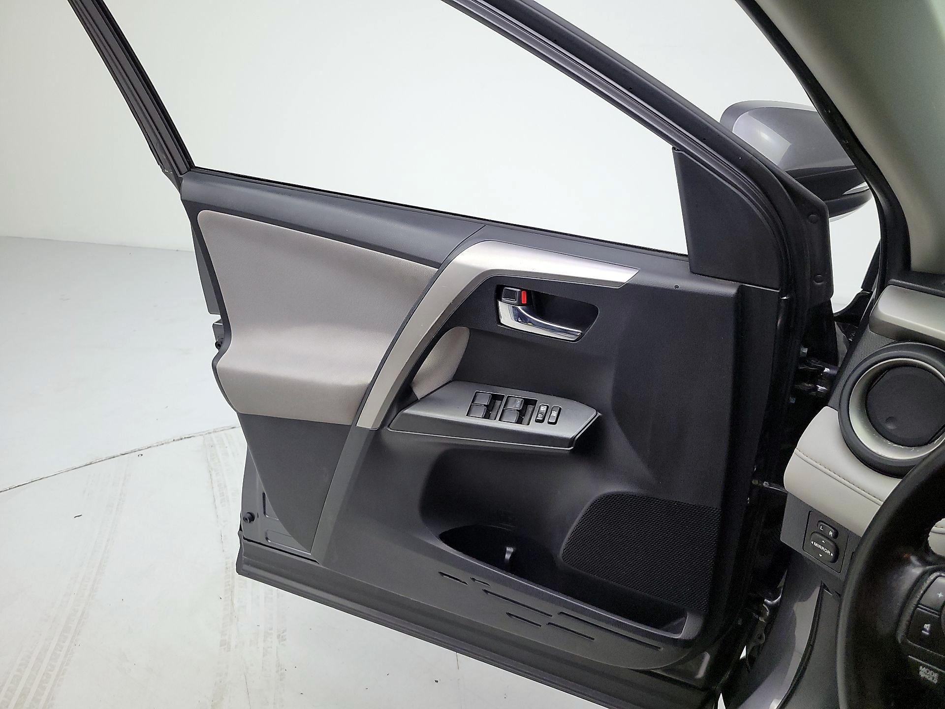 Thumbnail: 2016 Toyota RAV4 - 12