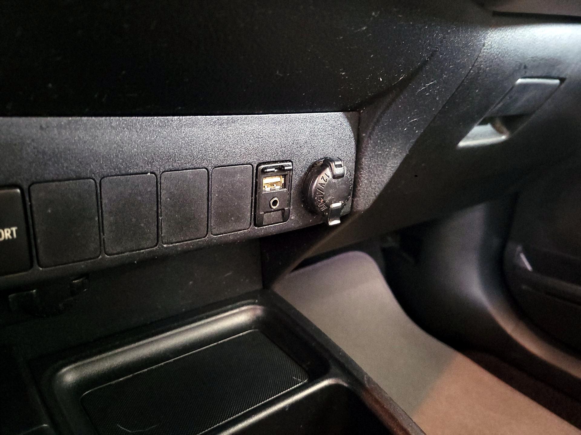 Thumbnail: 2016 Toyota RAV4 - 18