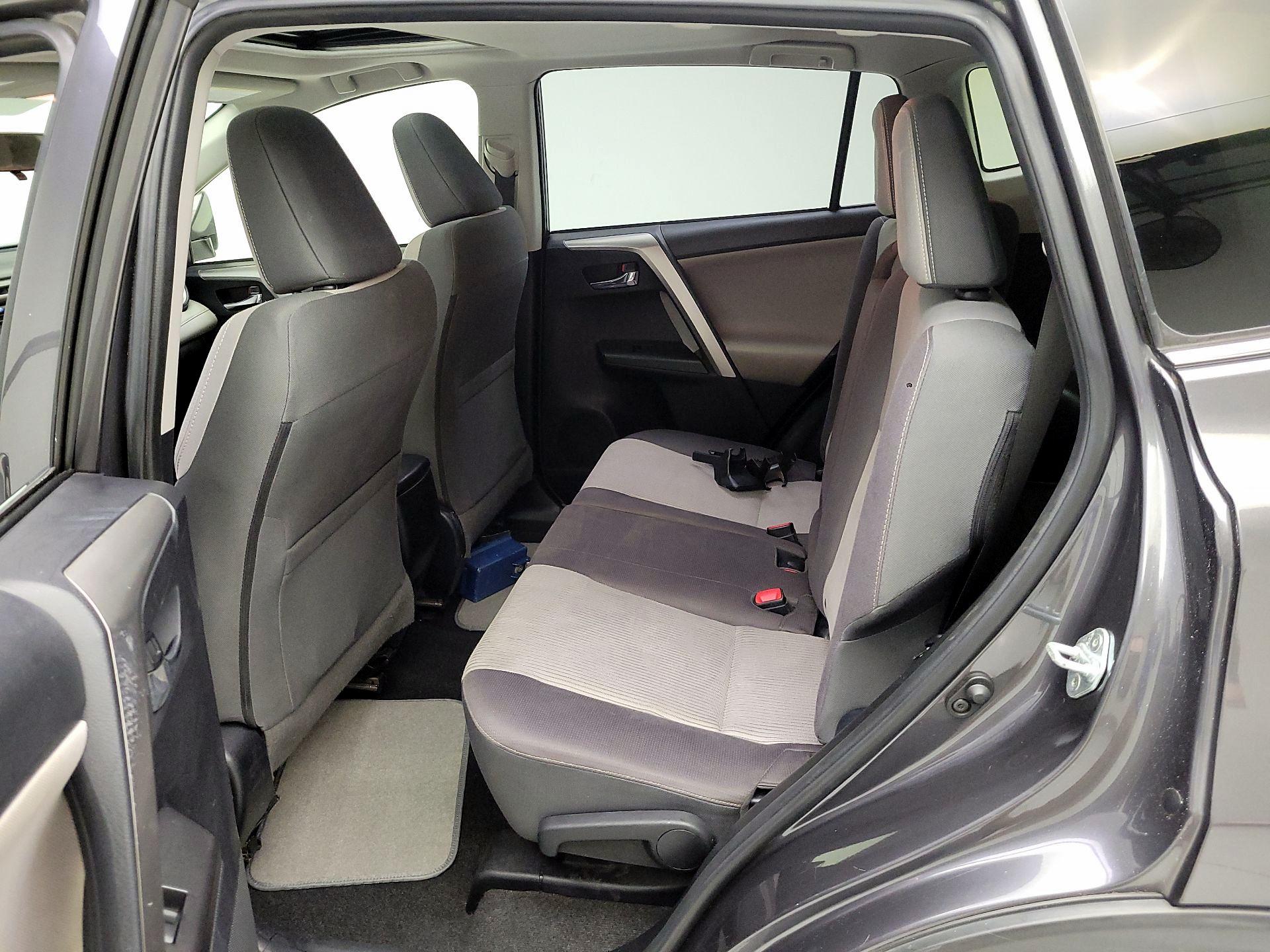 Thumbnail: 2016 Toyota RAV4 - 20