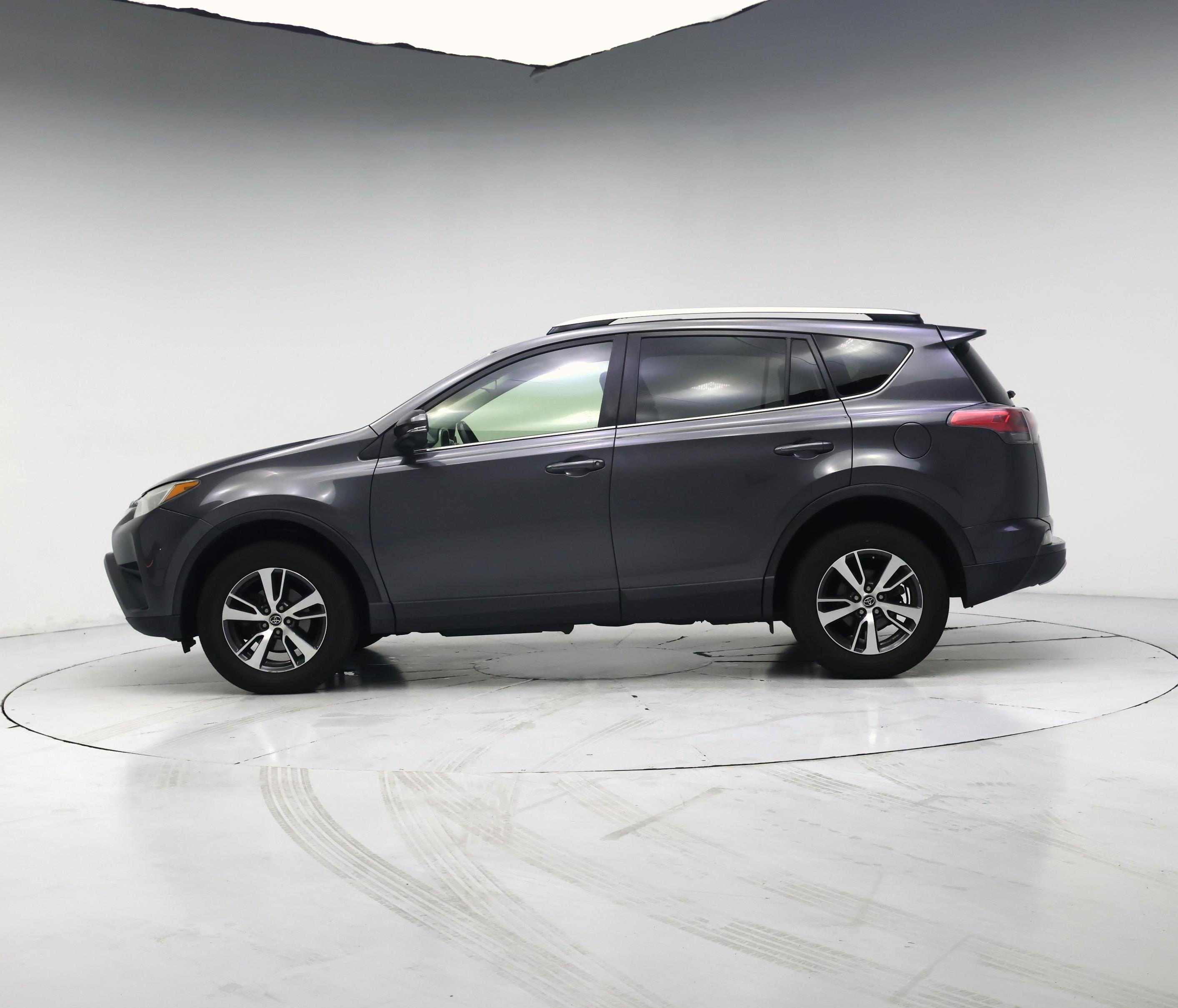 Thumbnail: 2016 Toyota RAV4 - 3