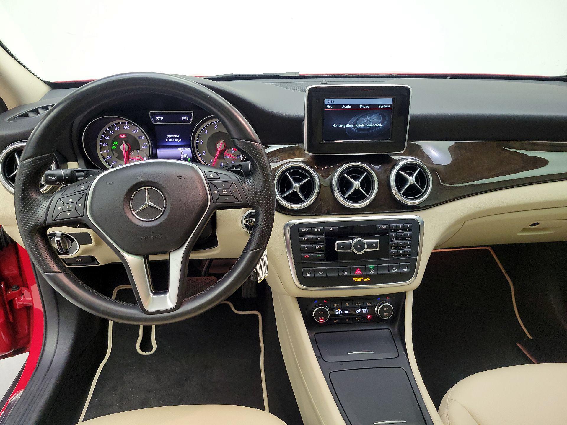 Thumbnail: 2015 Mercedes-Benz GLA - 9