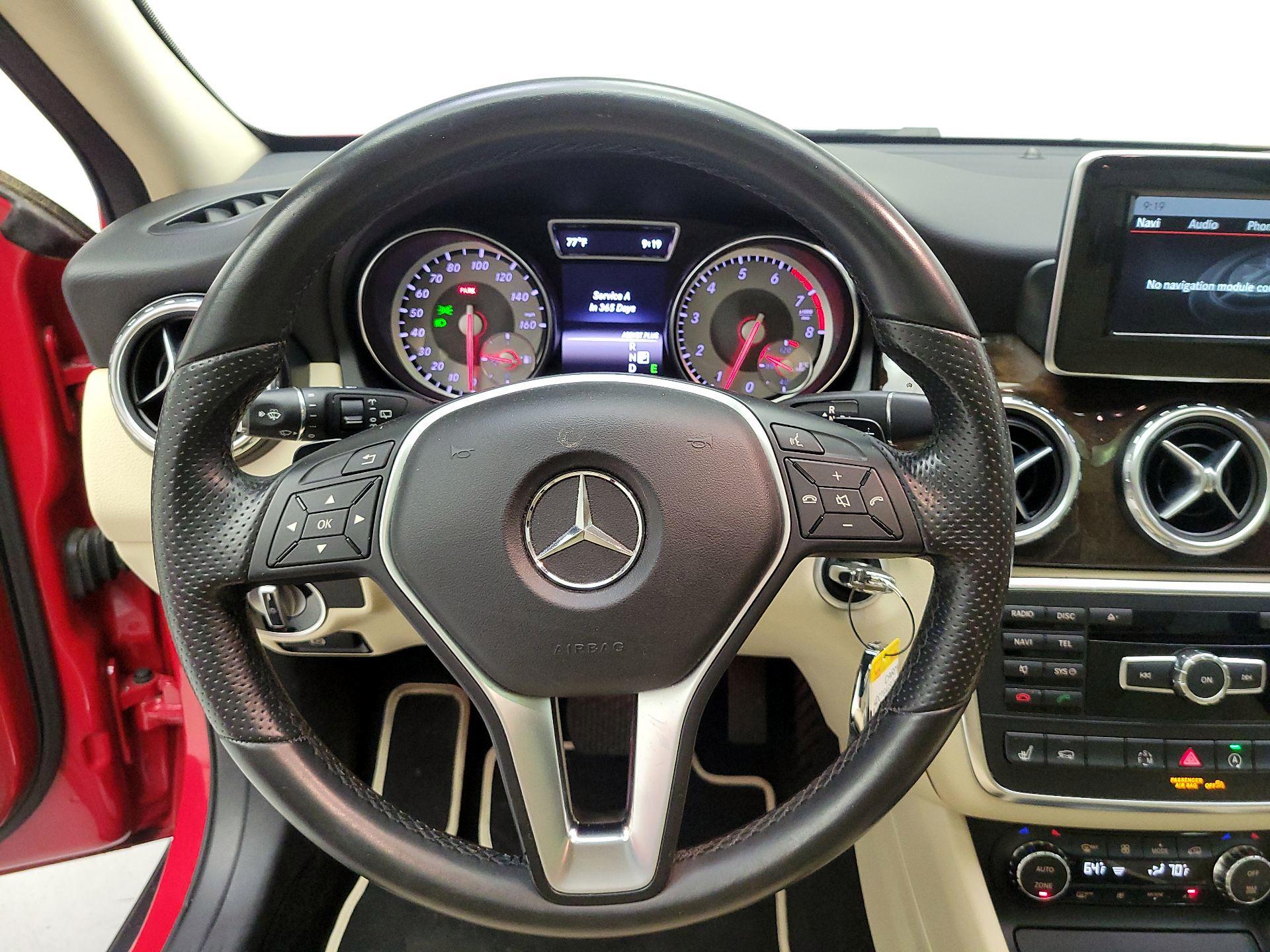 Thumbnail: 2015 Mercedes-Benz GLA - 10