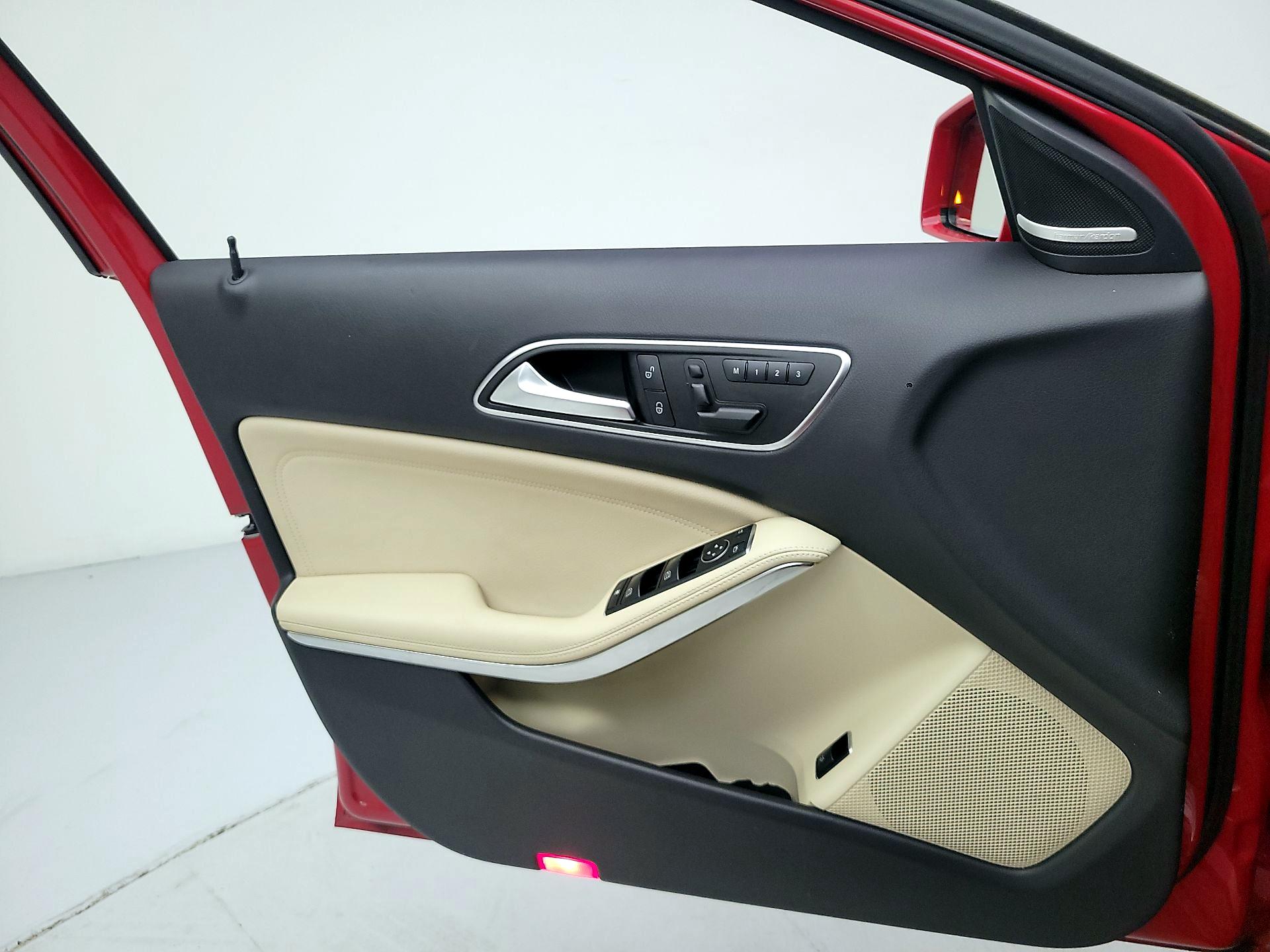 Thumbnail: 2015 Mercedes-Benz GLA - 12