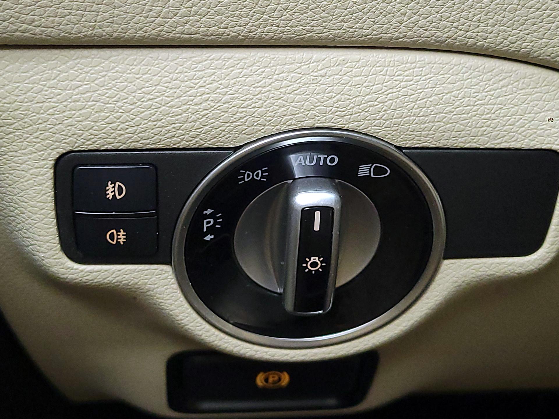 Thumbnail: 2015 Mercedes-Benz GLA - 13