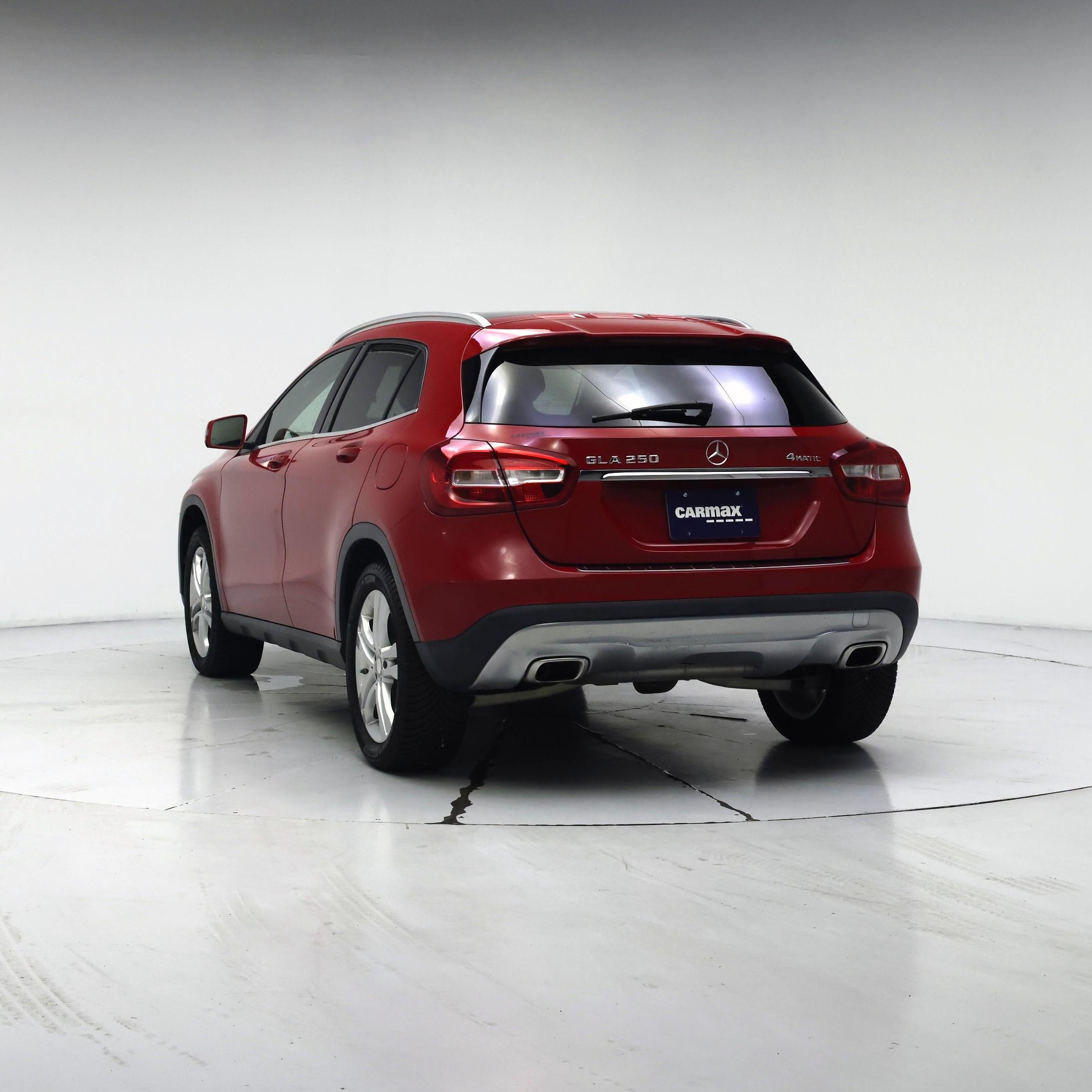 Thumbnail: 2015 Mercedes-Benz GLA - 2