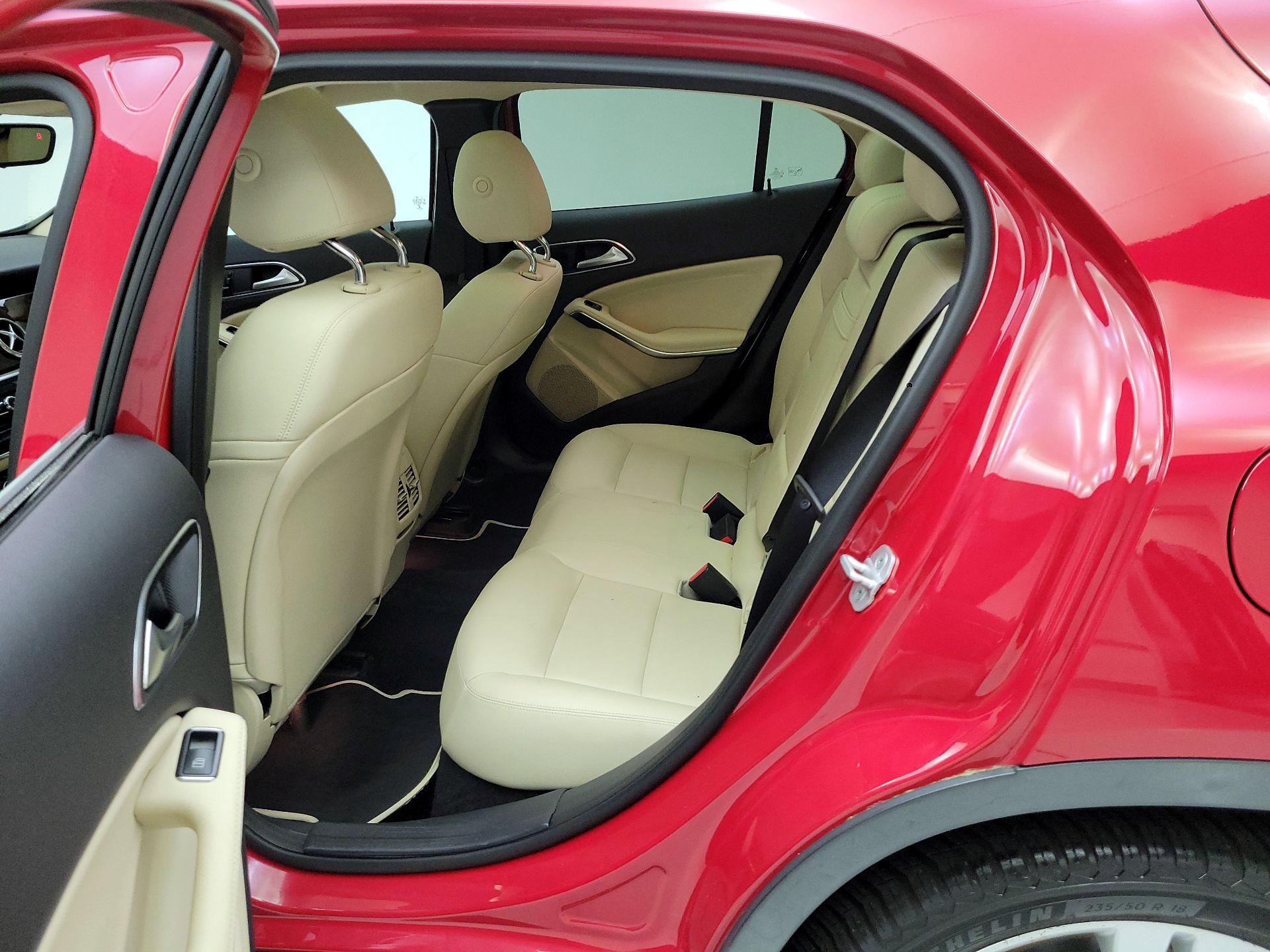 Thumbnail: 2015 Mercedes-Benz GLA - 19