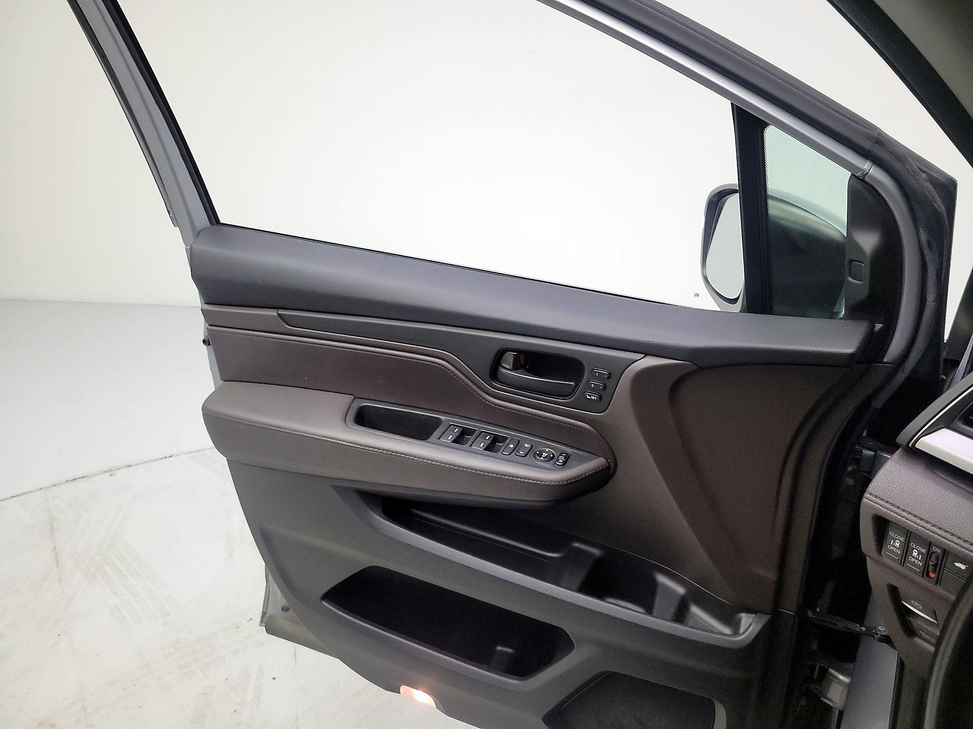 Thumbnail: 2018 Honda Odyssey - 12