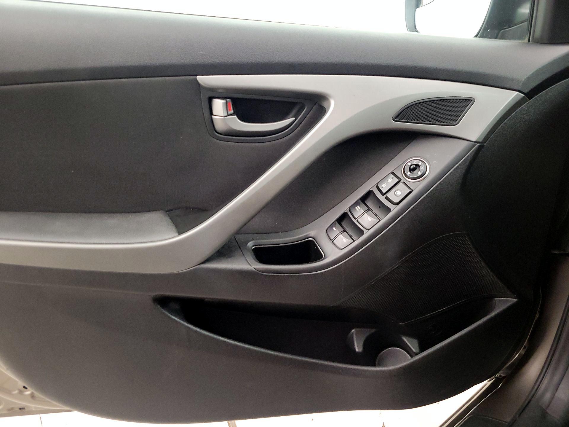 Thumbnail: 2016 Hyundai Elantra - 12