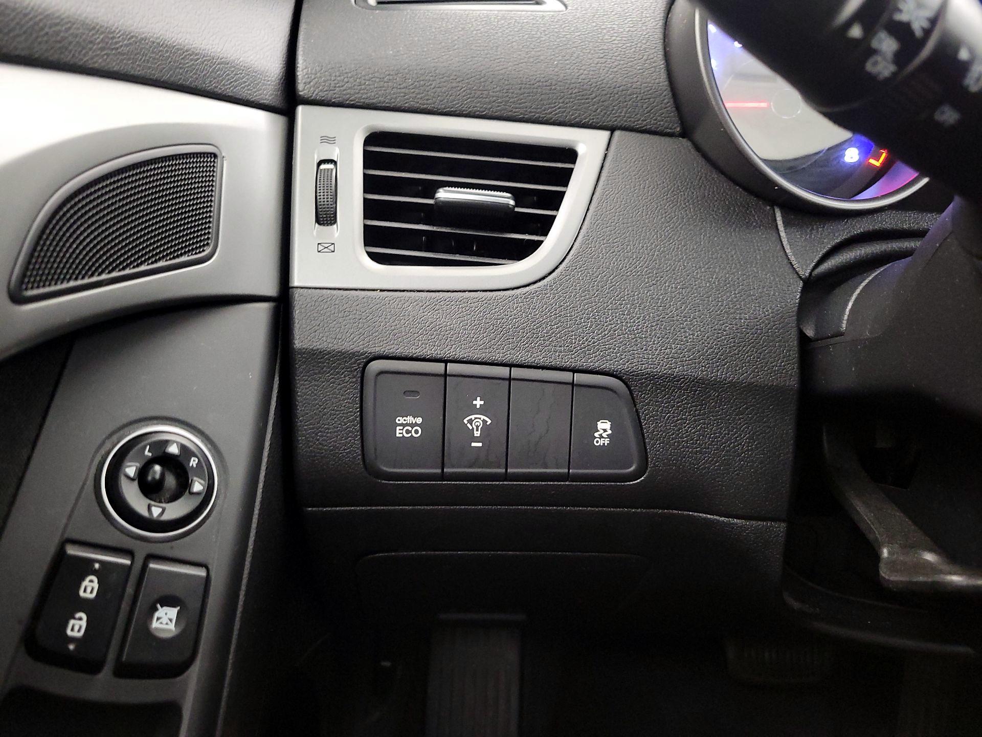 Thumbnail: 2016 Hyundai Elantra - 13