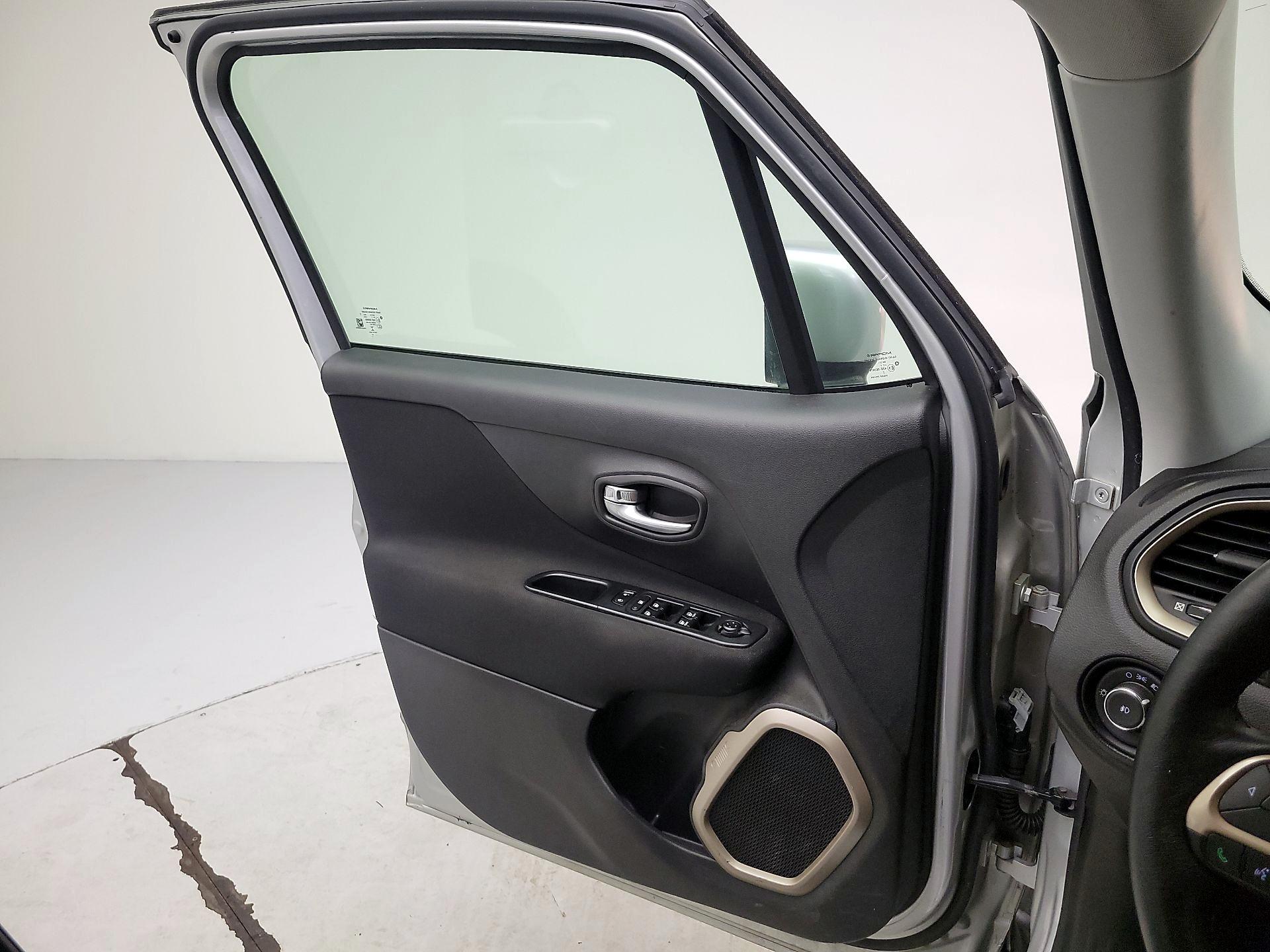 Thumbnail: 2017 Jeep Renegade - 12