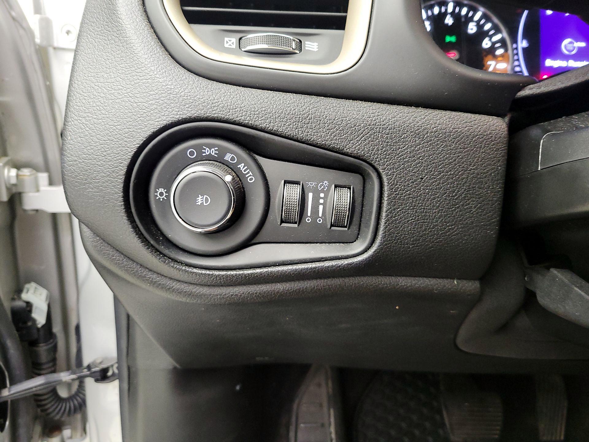 Thumbnail: 2017 Jeep Renegade - 13
