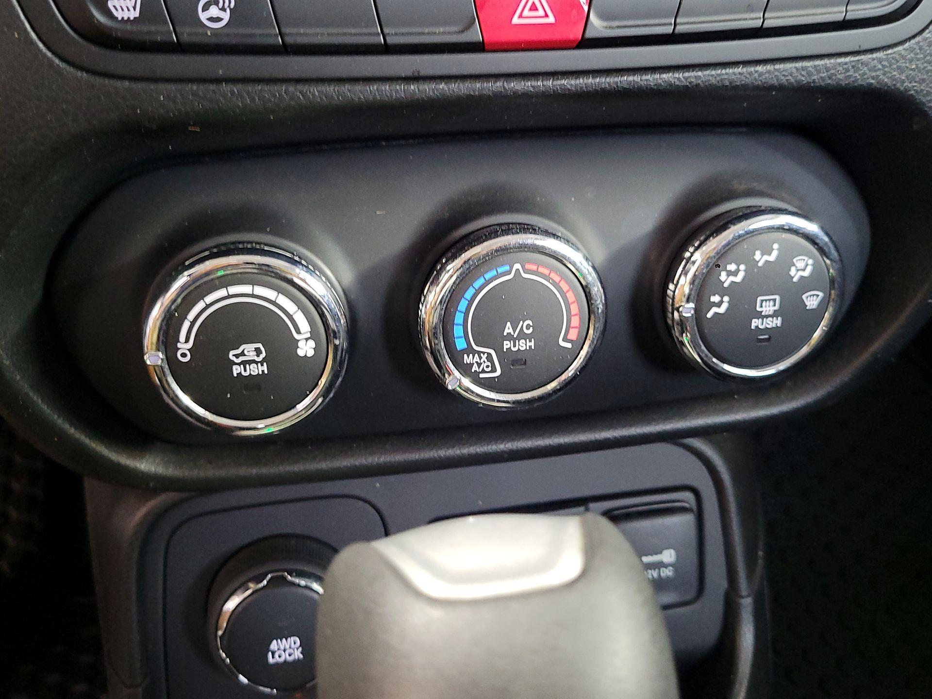 Thumbnail: 2017 Jeep Renegade - 16