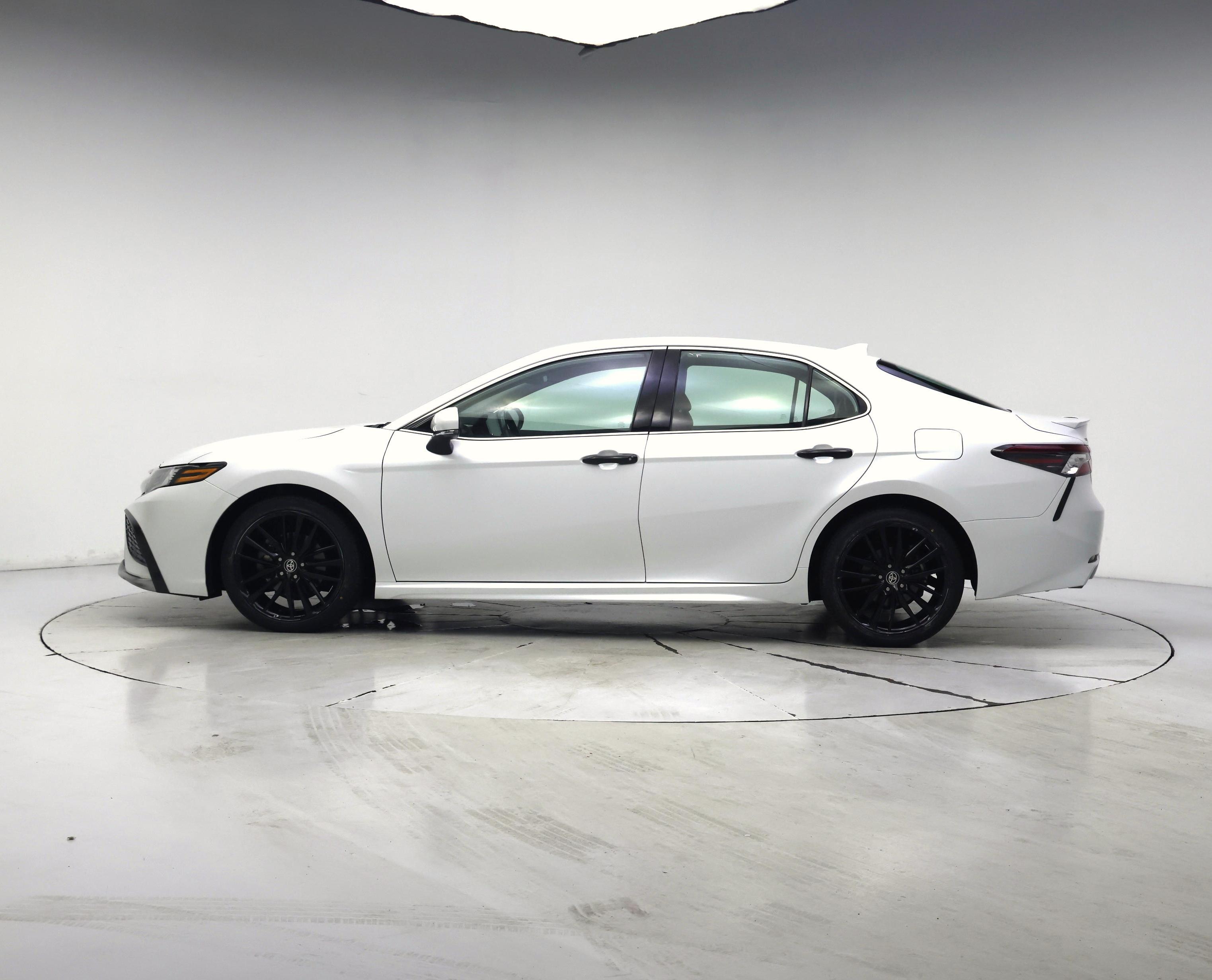 Thumbnail: 2021 Toyota Camry - 3