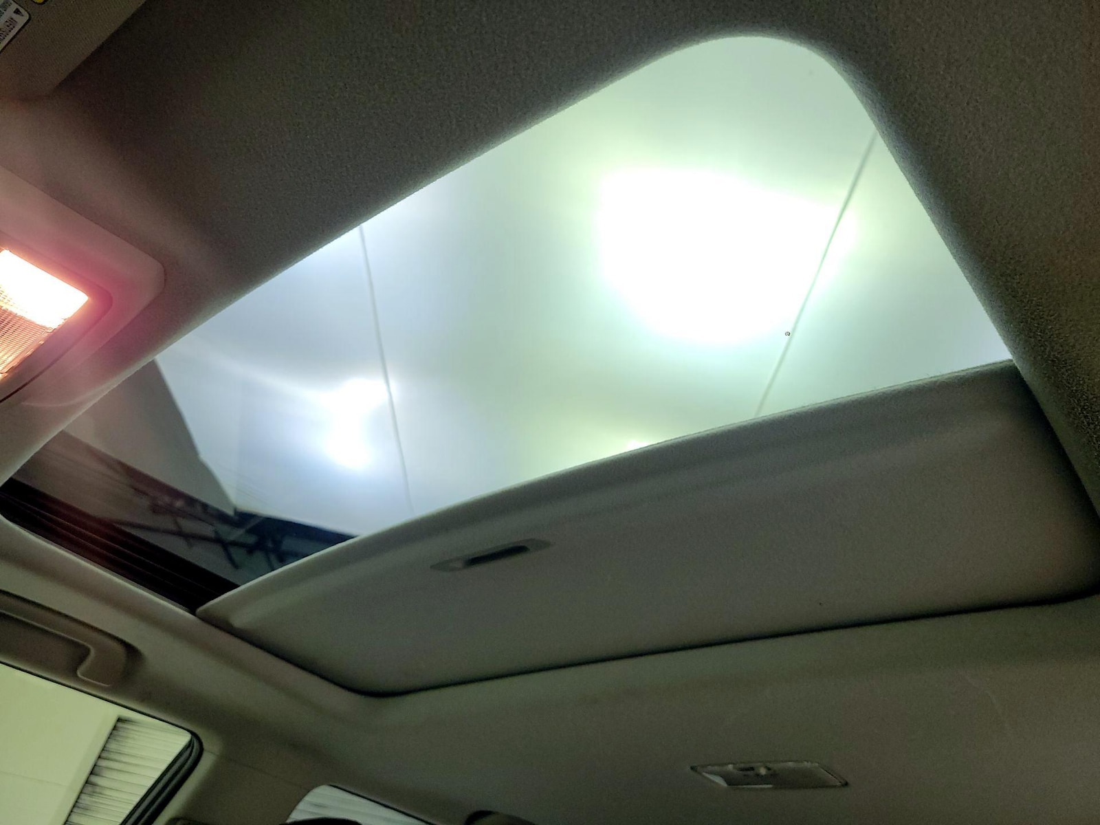 Sunroof(s) & Overhead Airbags