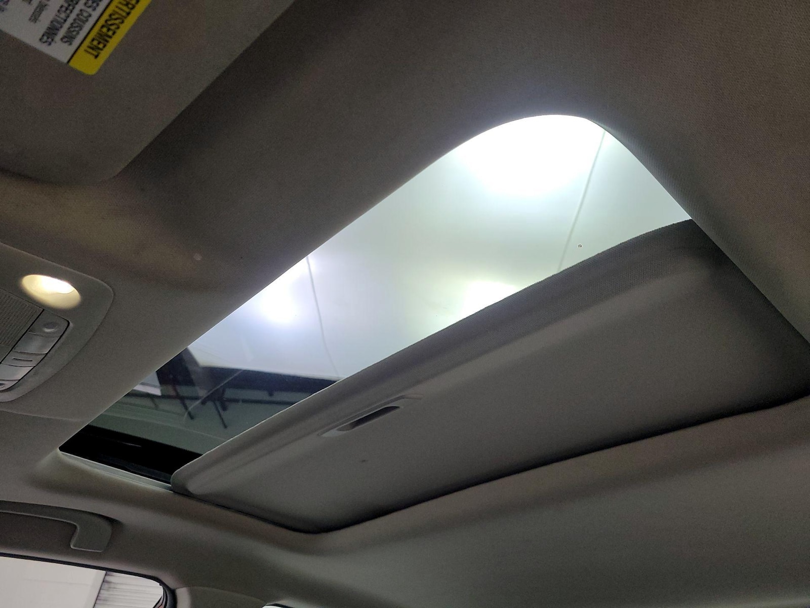 Sunroof(s) & Overhead Airbags