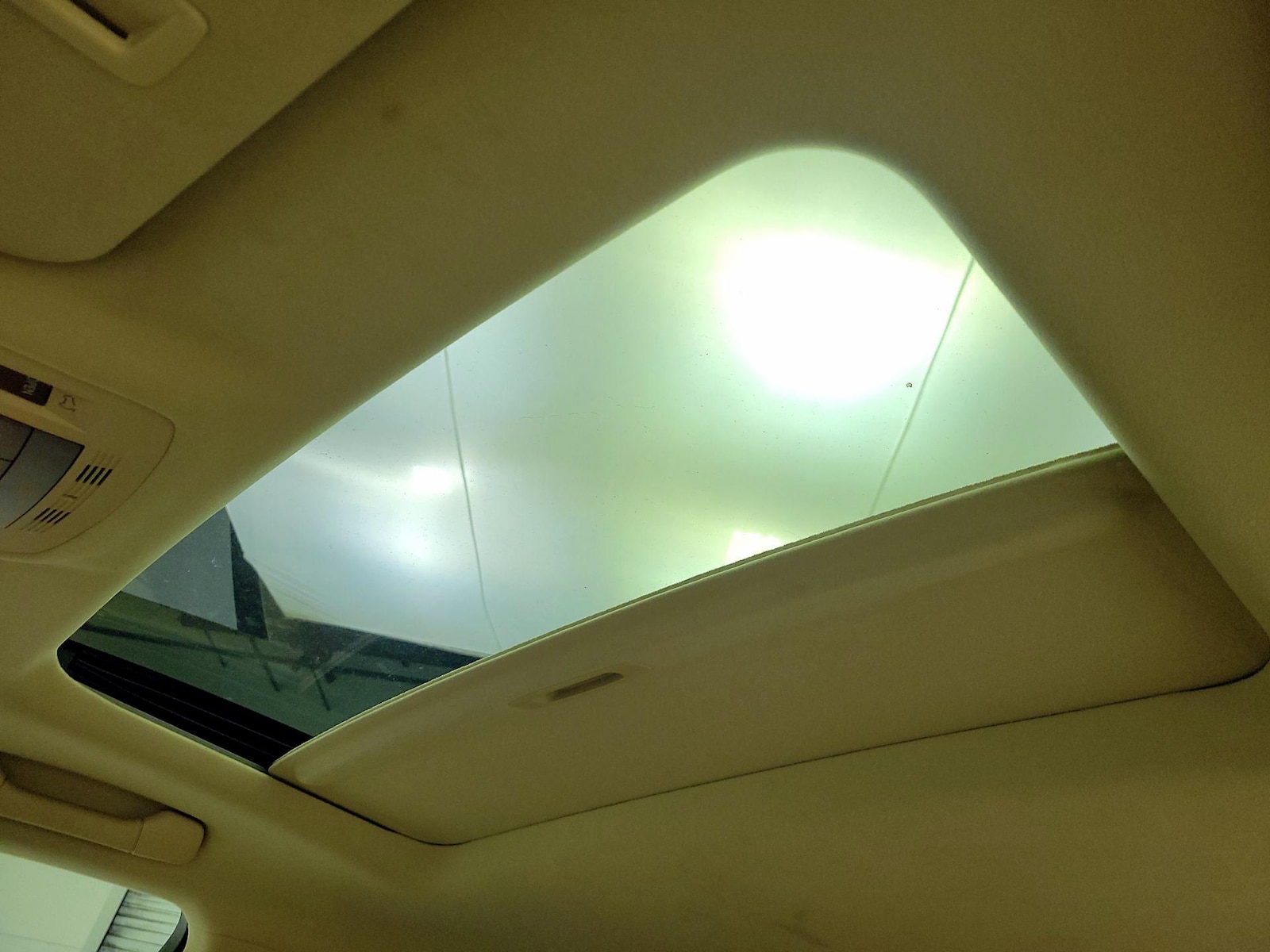 Sunroof(s) & Overhead Airbags