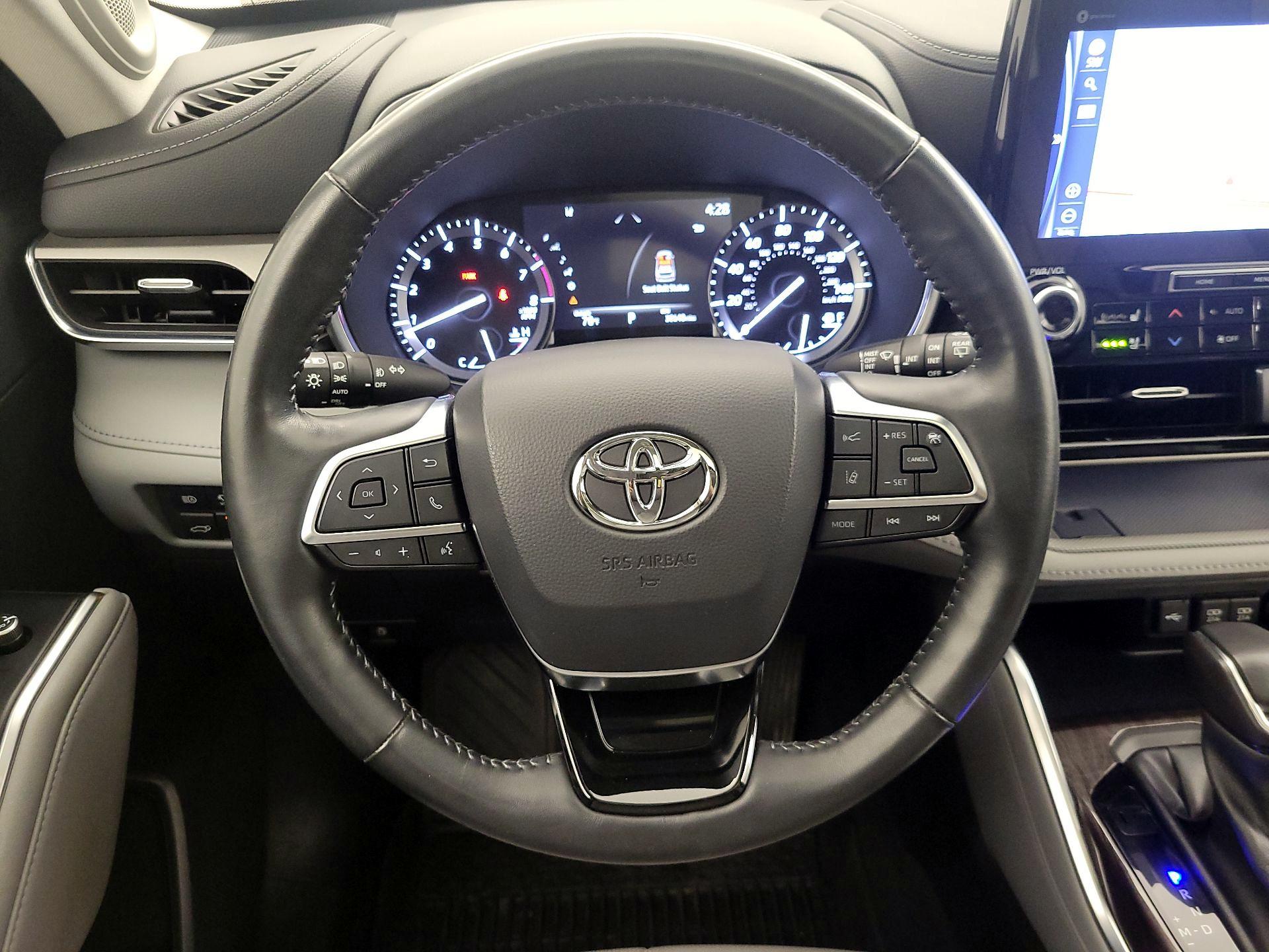 Thumbnail: 2021 Toyota Highlander - 10