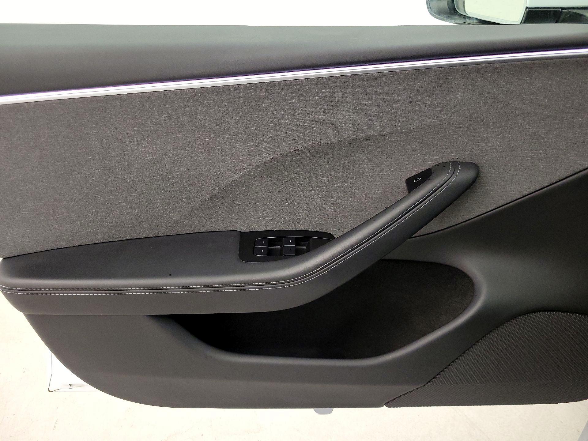 Thumbnail: 2025 Tesla Model 3 - 12