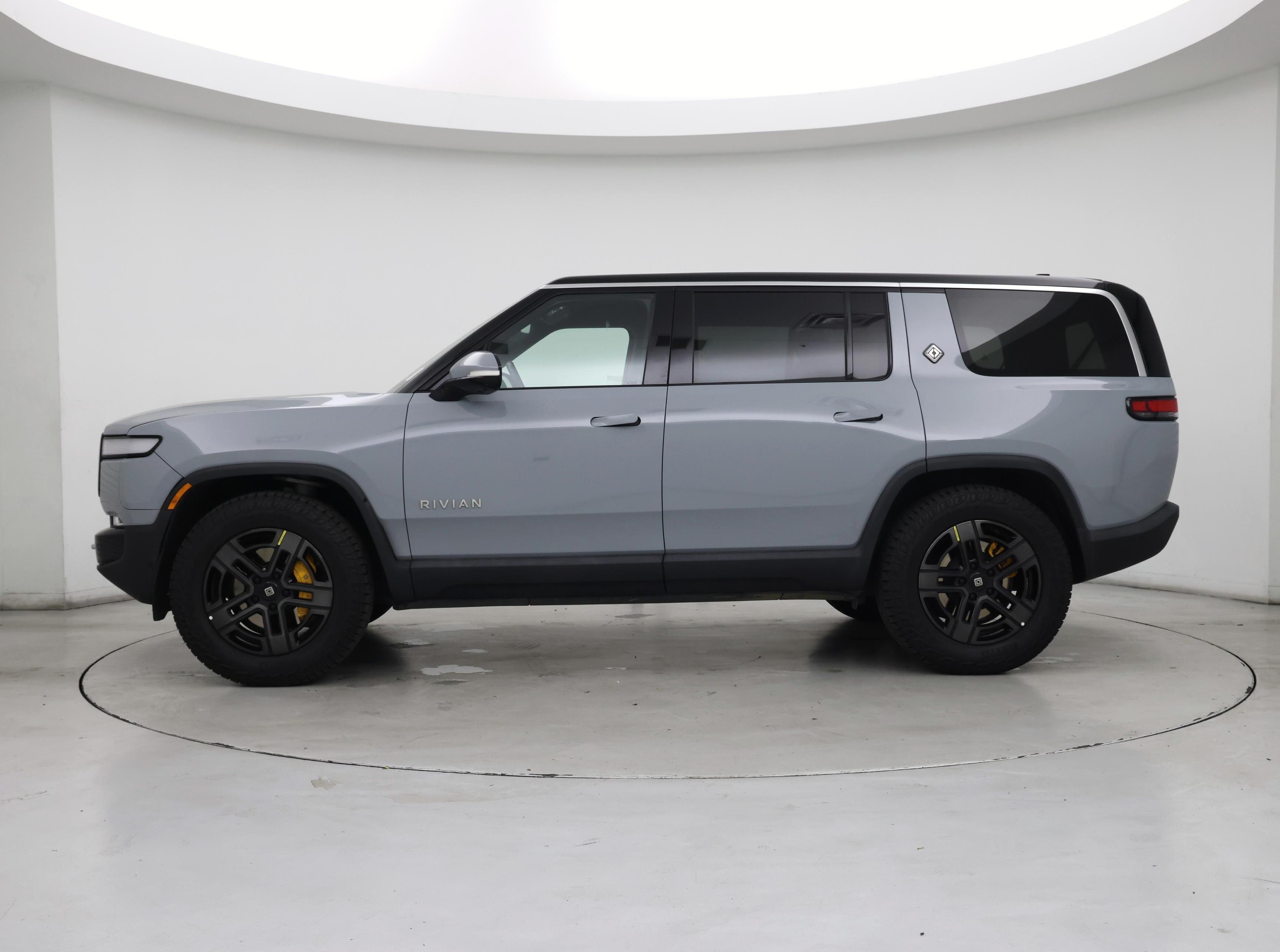 Thumbnail: 2023 Rivian R1S - 3
