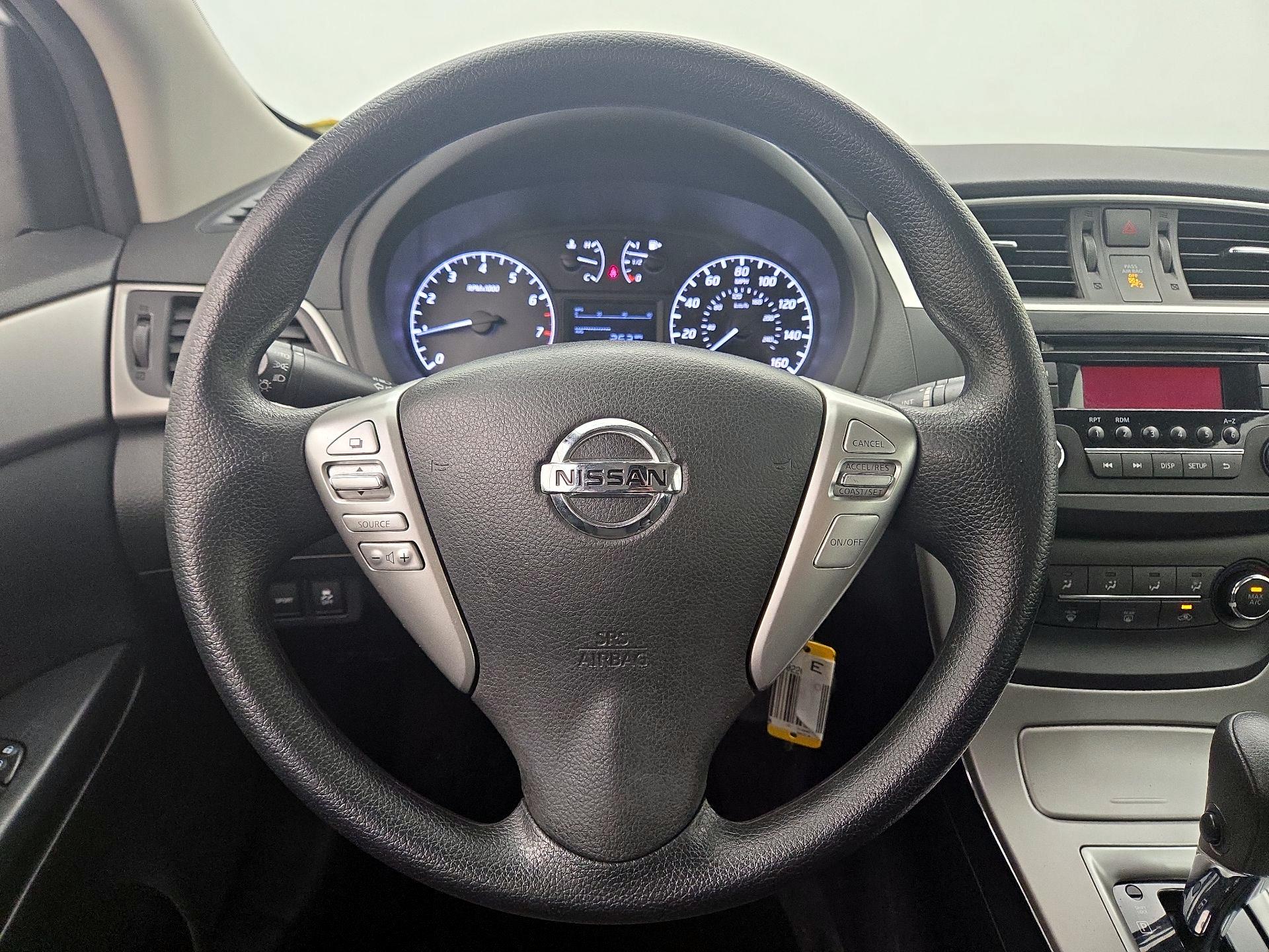 Thumbnail: 2015 Nissan Sentra - 10