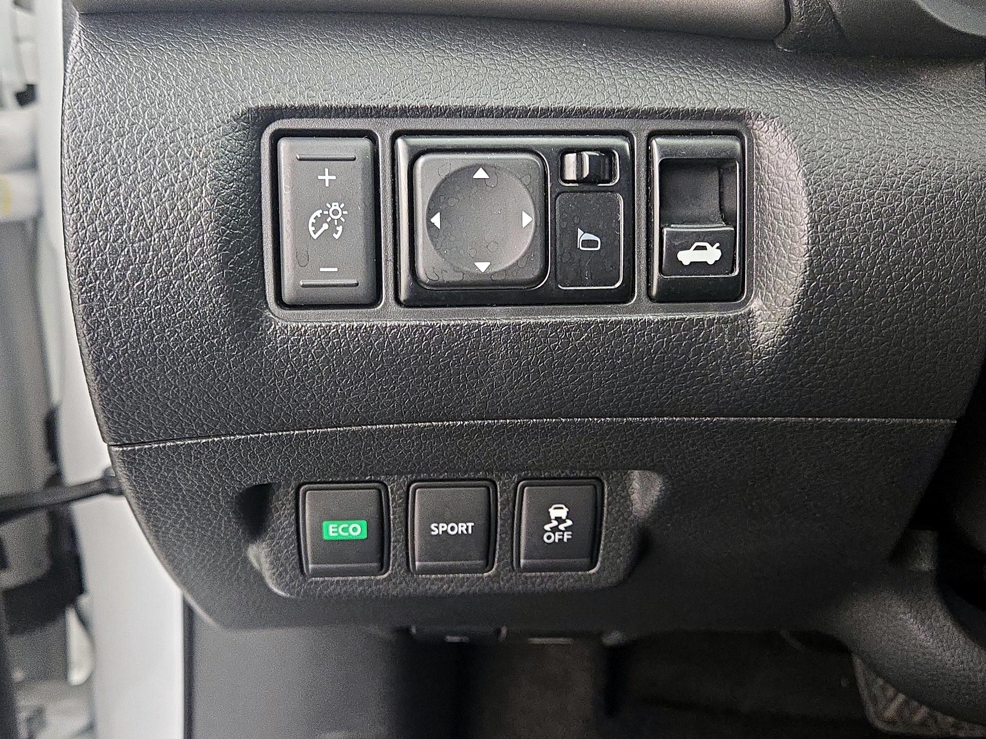 Thumbnail: 2015 Nissan Sentra - 13