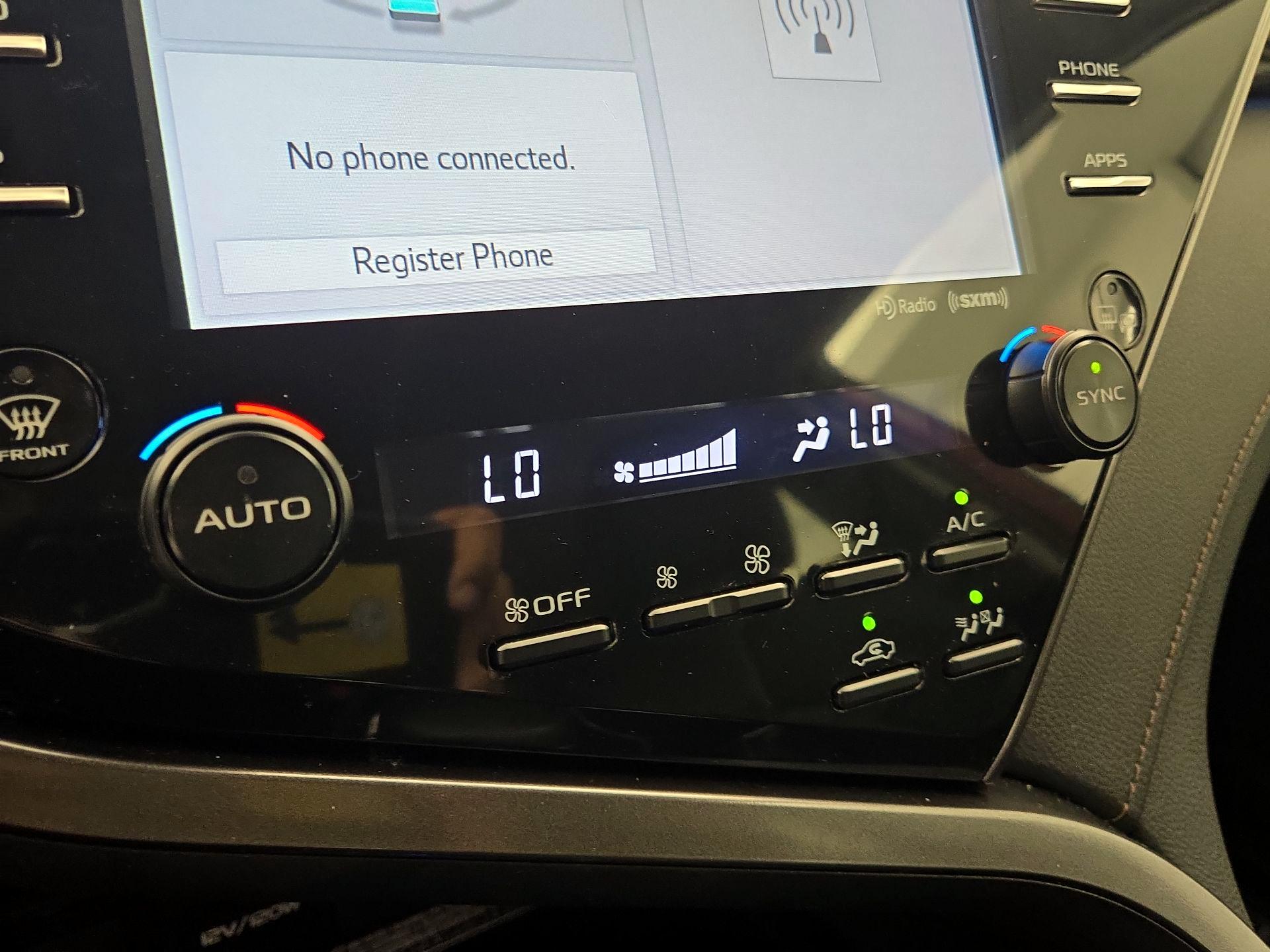 Thumbnail: 2019 Toyota Camry - 16