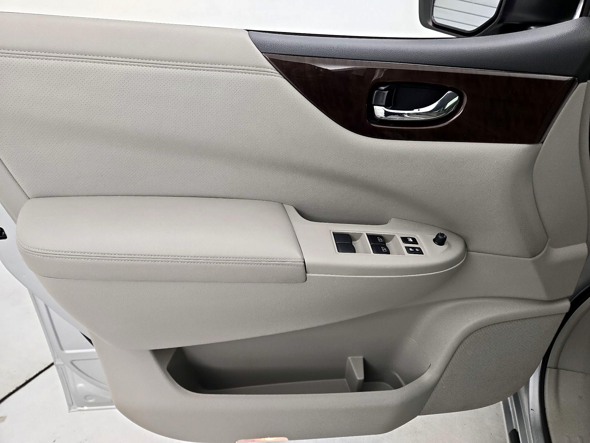 Thumbnail: 2016 Nissan Quest - 12