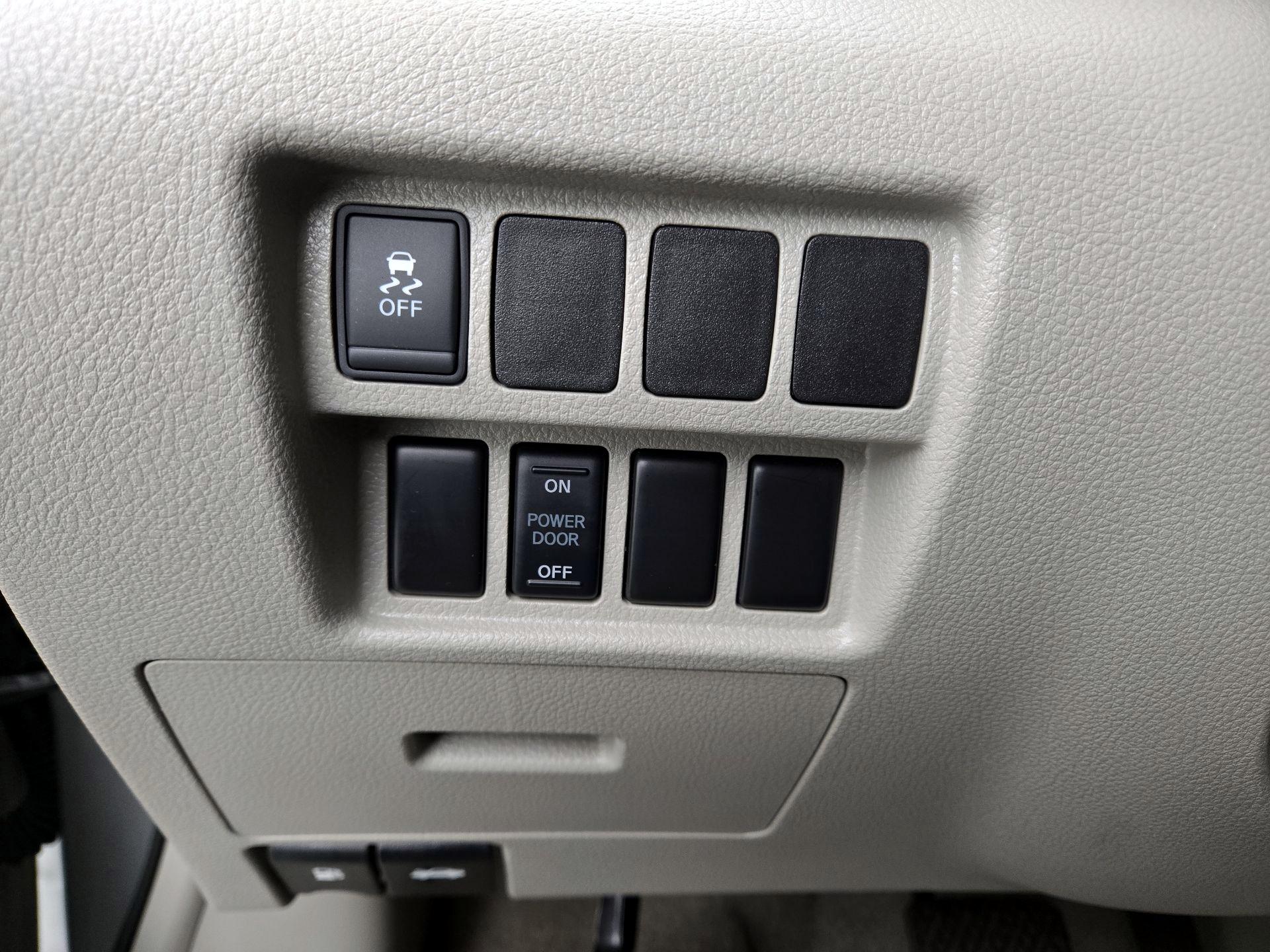 Thumbnail: 2016 Nissan Quest - 13