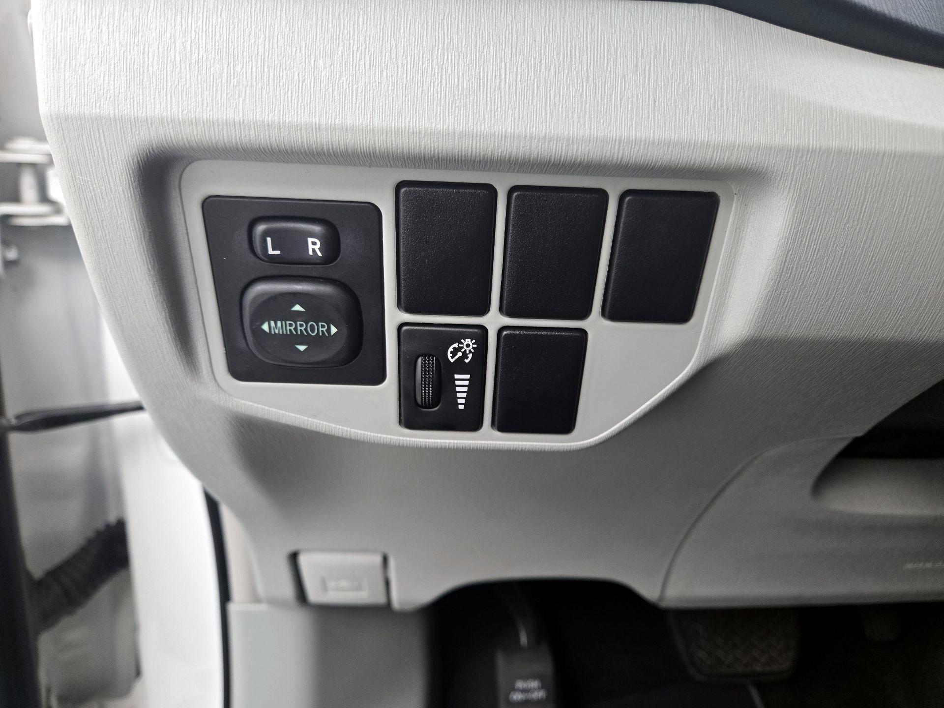 Thumbnail: 2014 Toyota Prius - 13