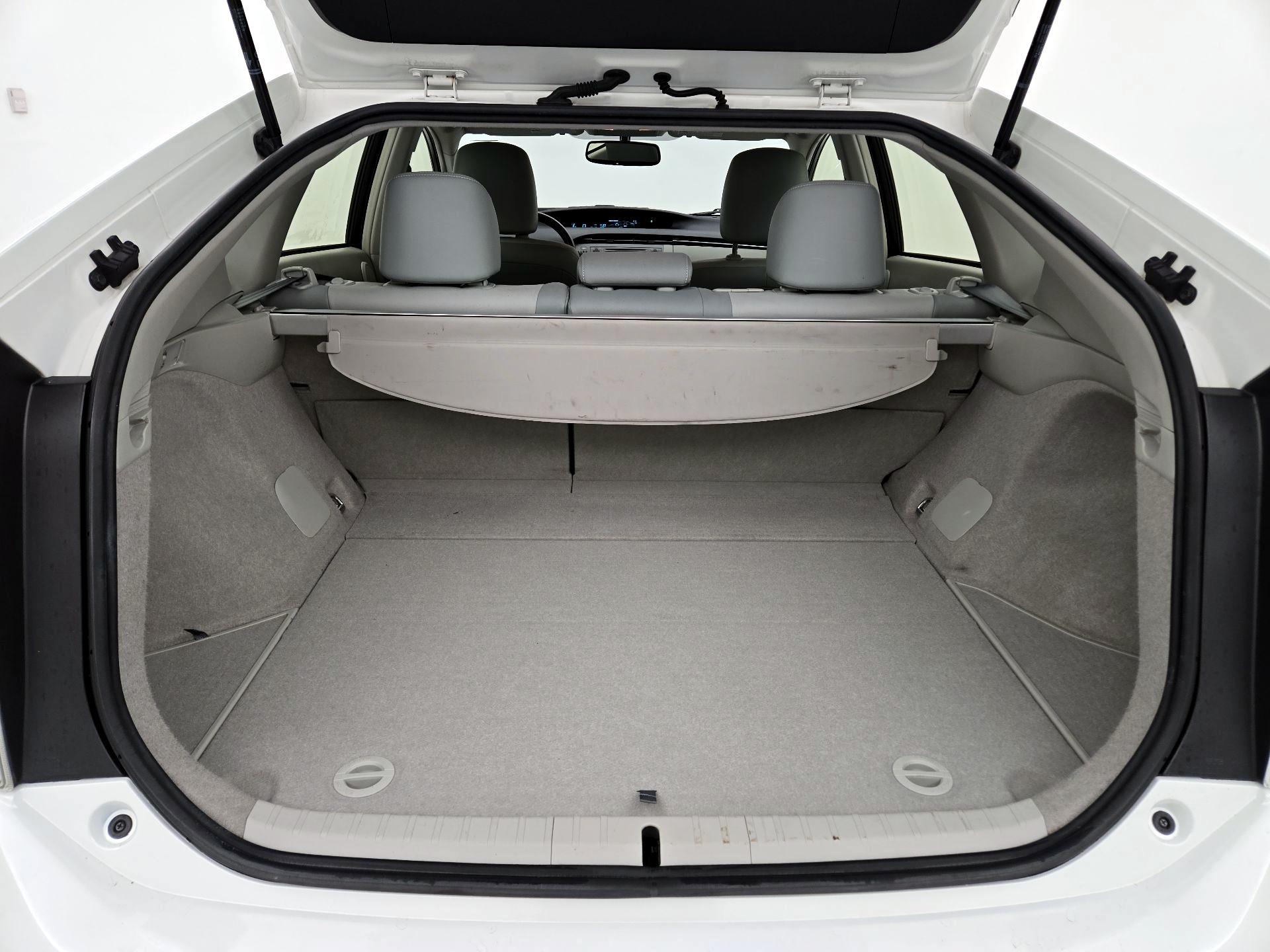 Thumbnail: 2014 Toyota Prius - 19