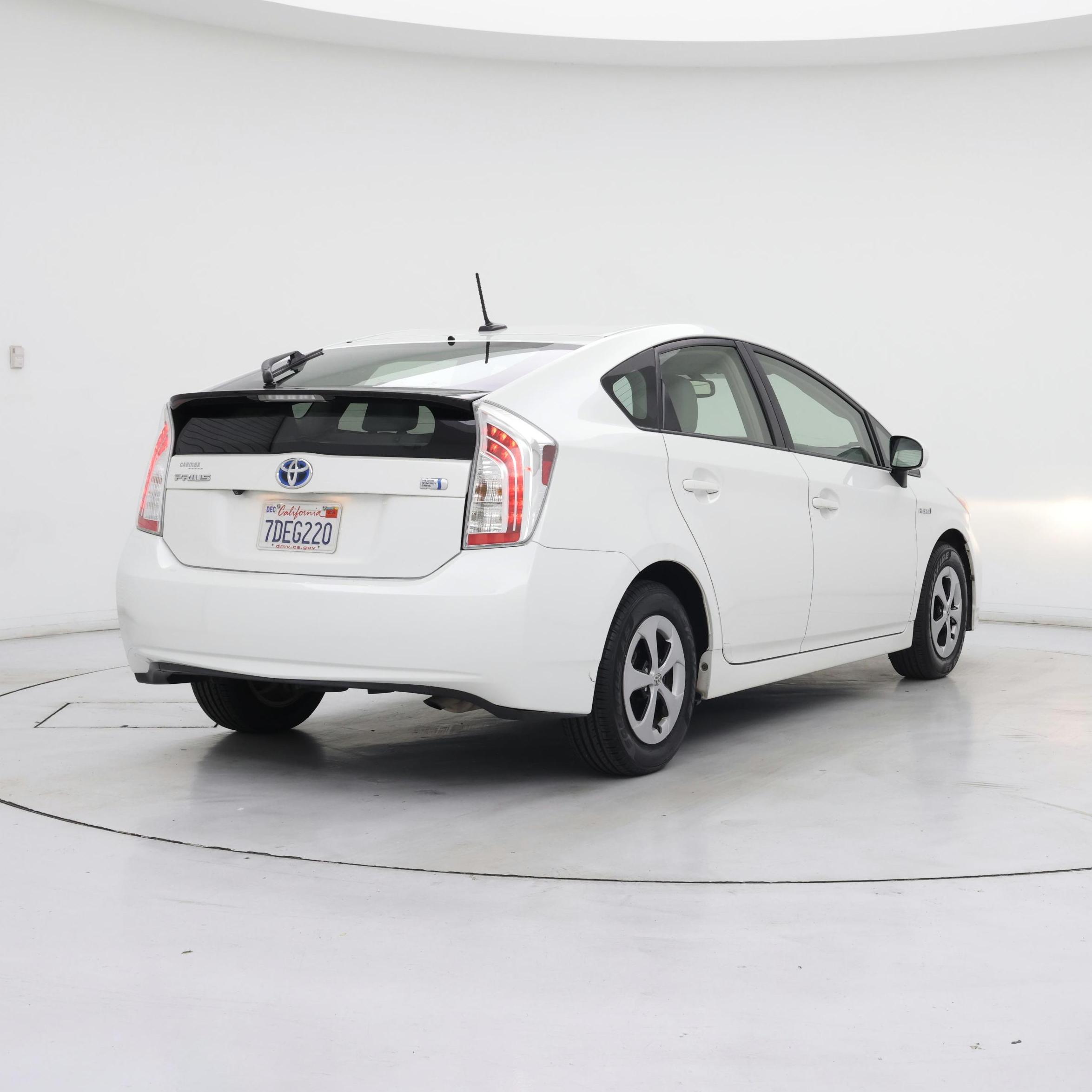 Thumbnail: 2014 Toyota Prius - 8