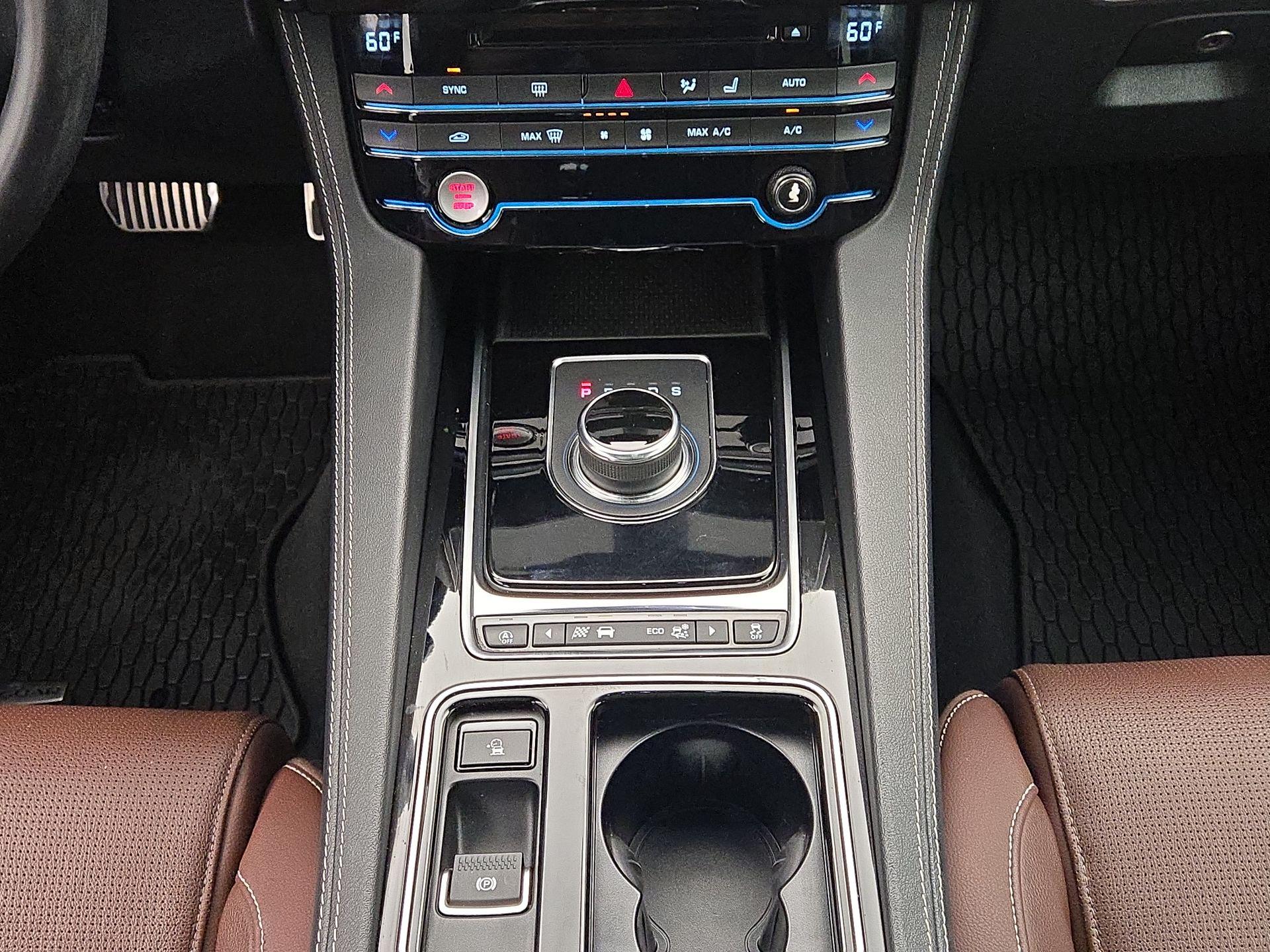 Thumbnail: 2019 Jaguar F-Pace - 17