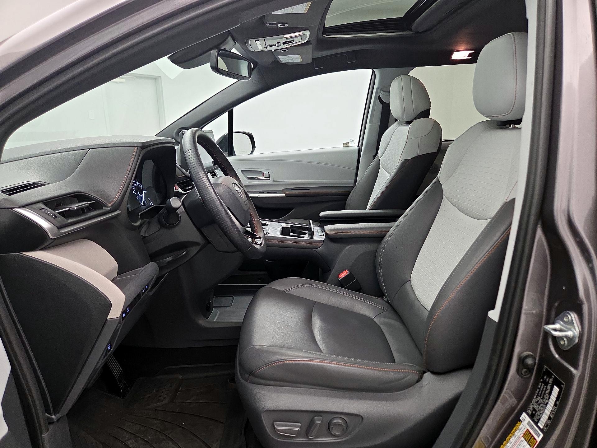 Thumbnail: 2021 Toyota Sienna - 11