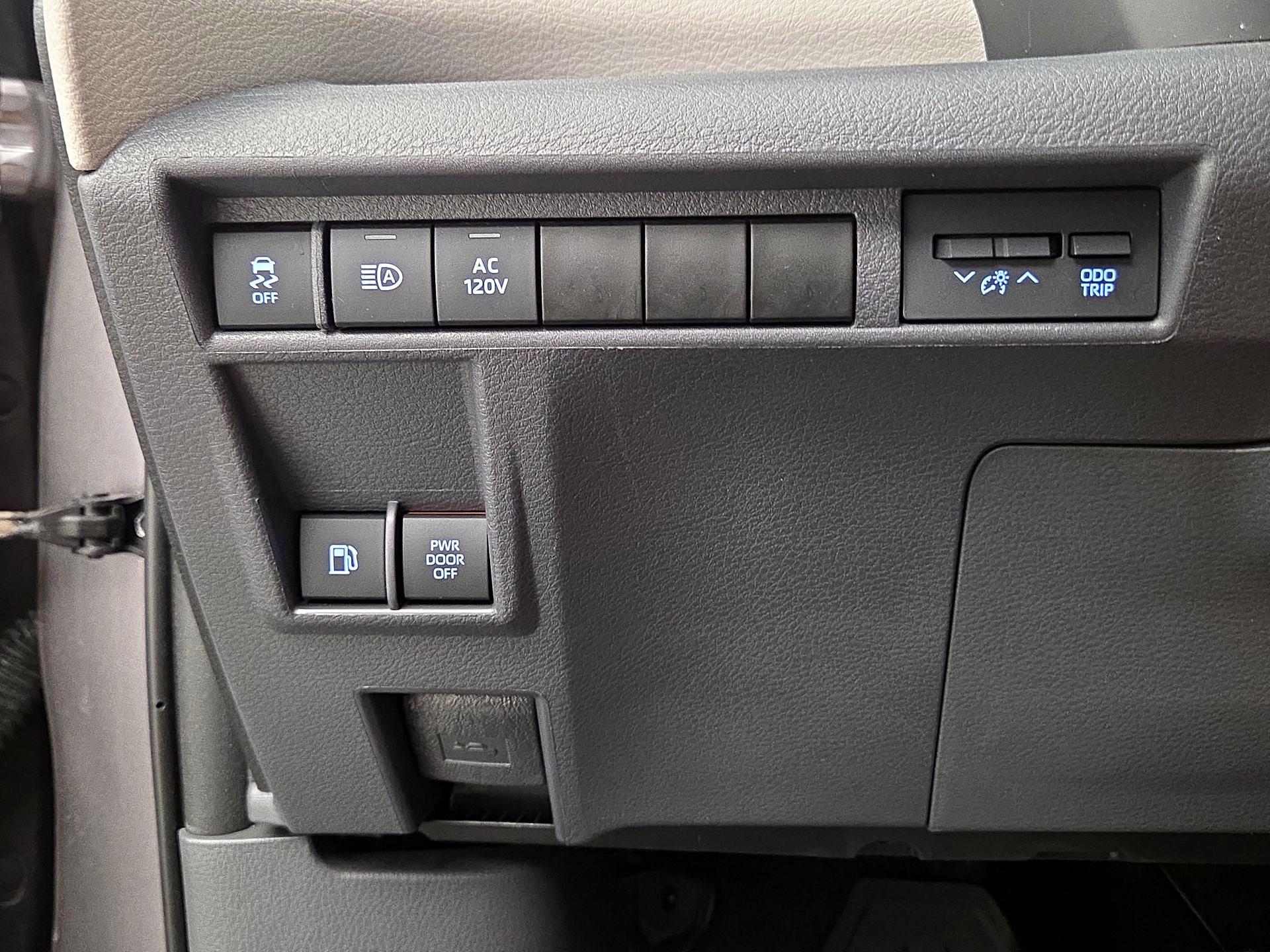 Thumbnail: 2021 Toyota Sienna - 13