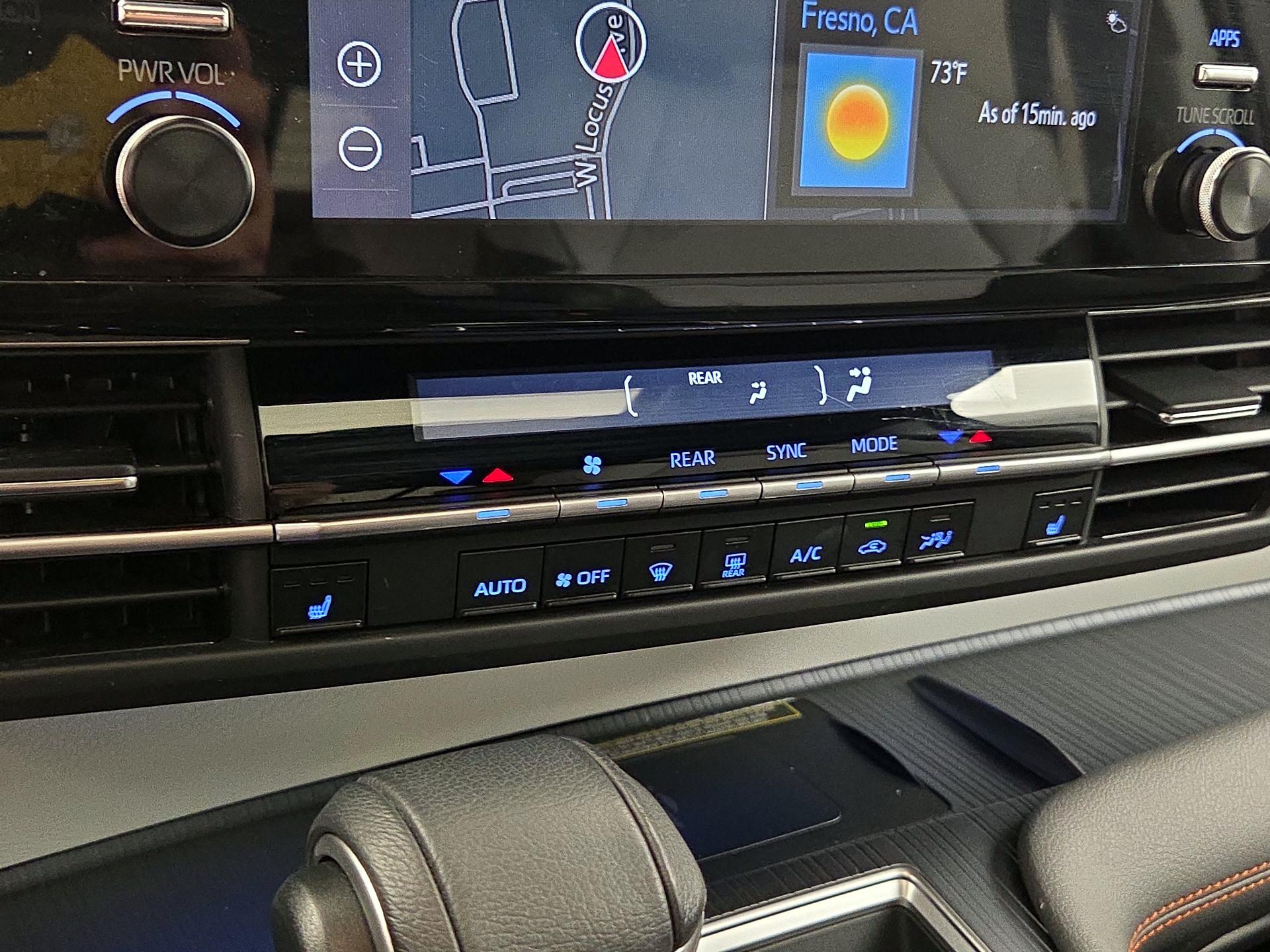 Thumbnail: 2021 Toyota Sienna - 17