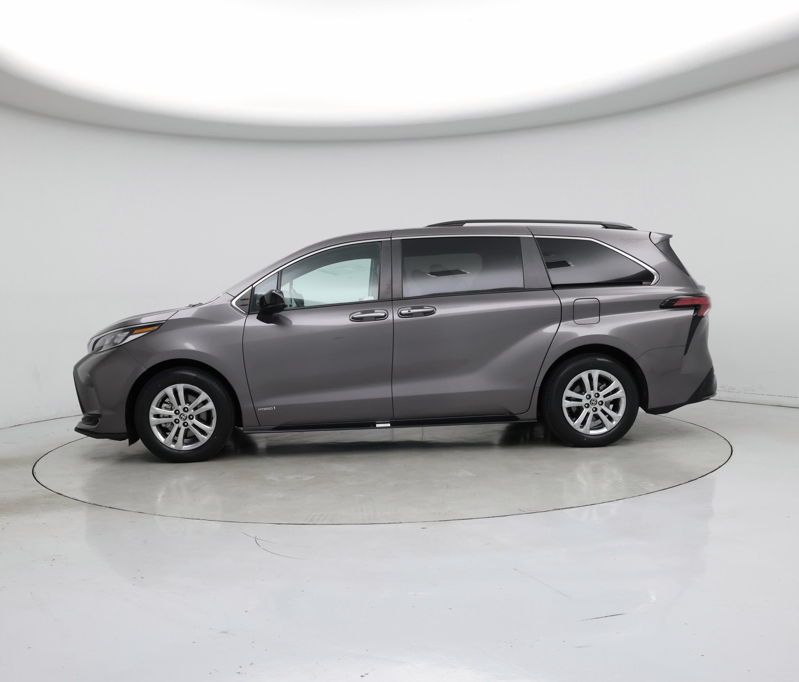 Thumbnail: 2021 Toyota Sienna - 3
