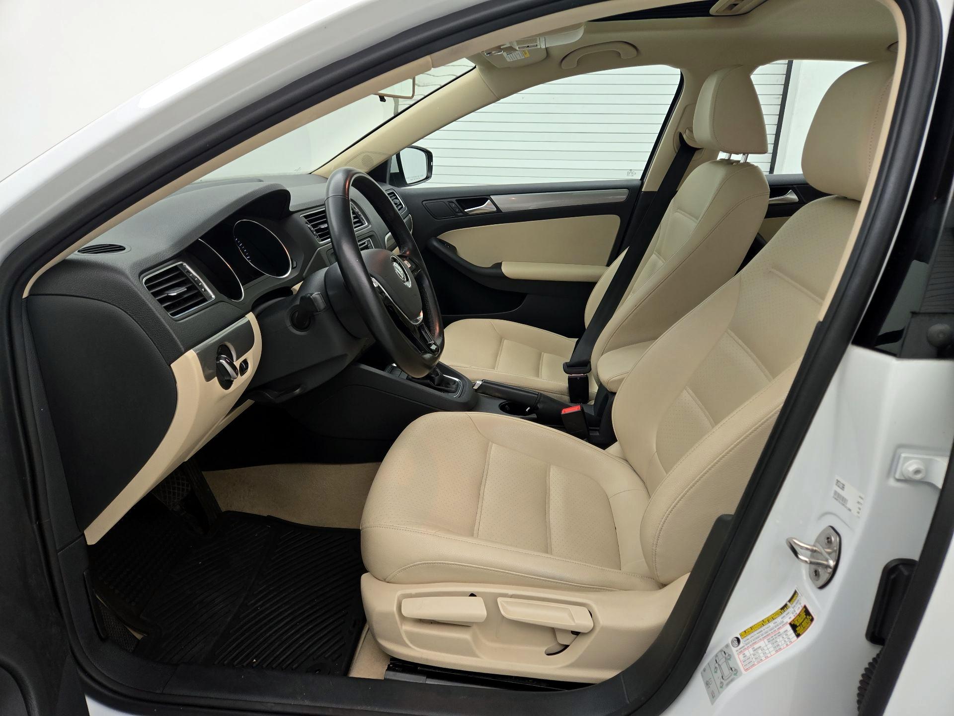 Thumbnail: 2016 Volkswagen Jetta - 11