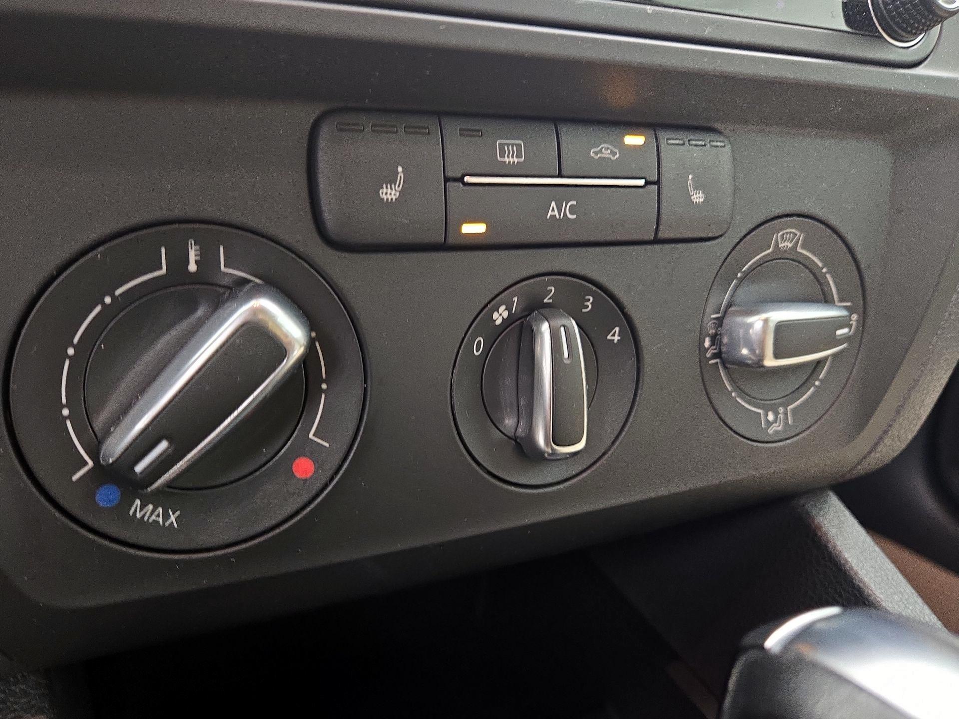 Thumbnail: 2016 Volkswagen Jetta - 16