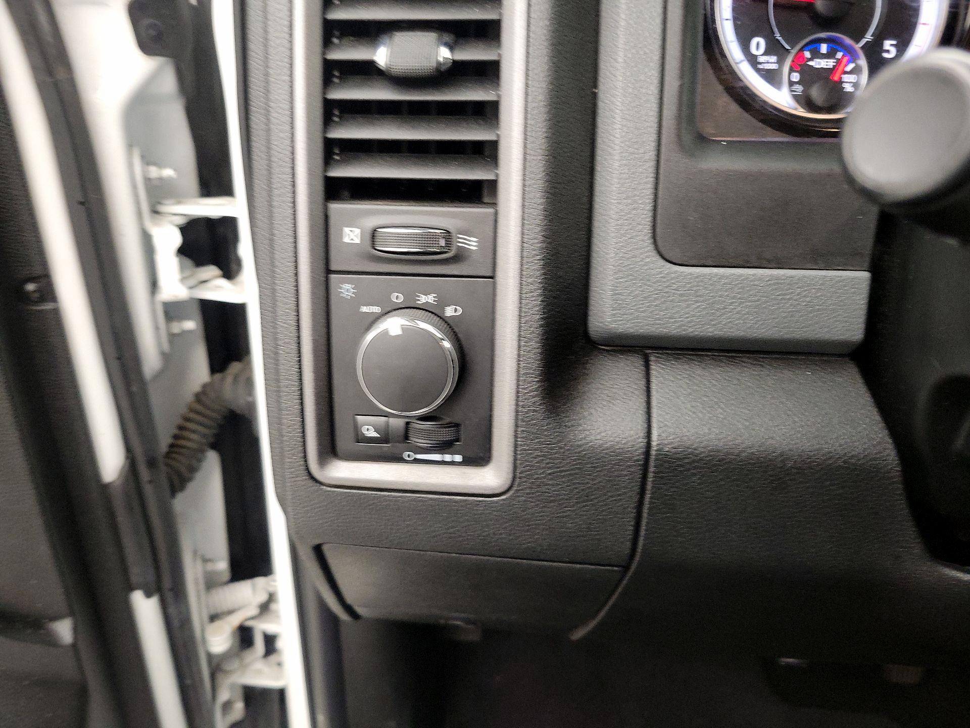 Thumbnail: 2019 RAM 1500 Classic - 13