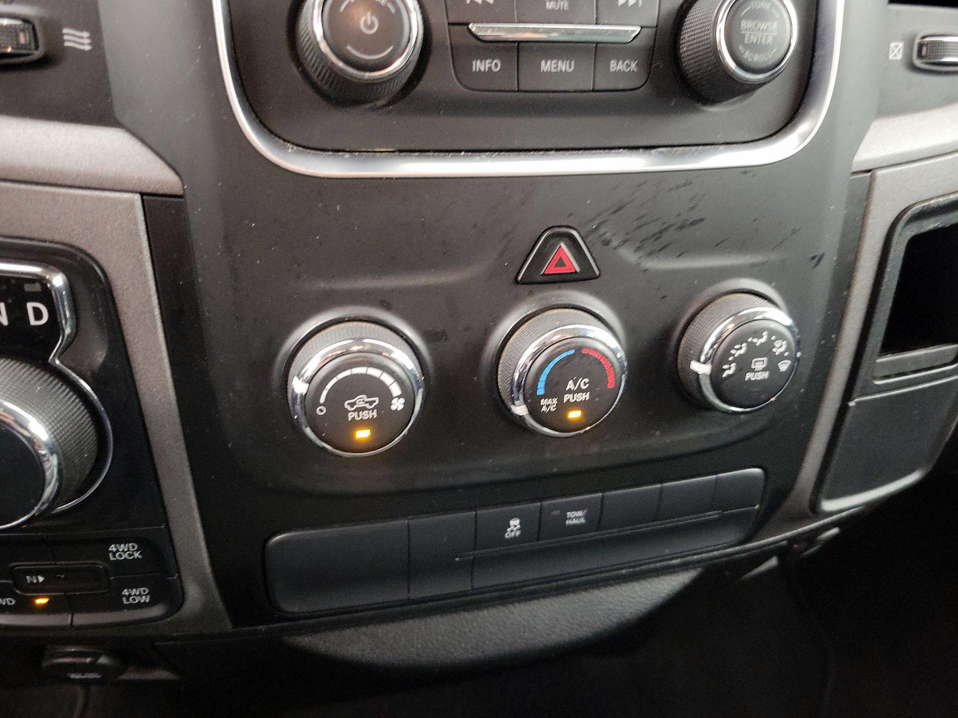 Thumbnail: 2019 RAM 1500 Classic - 16