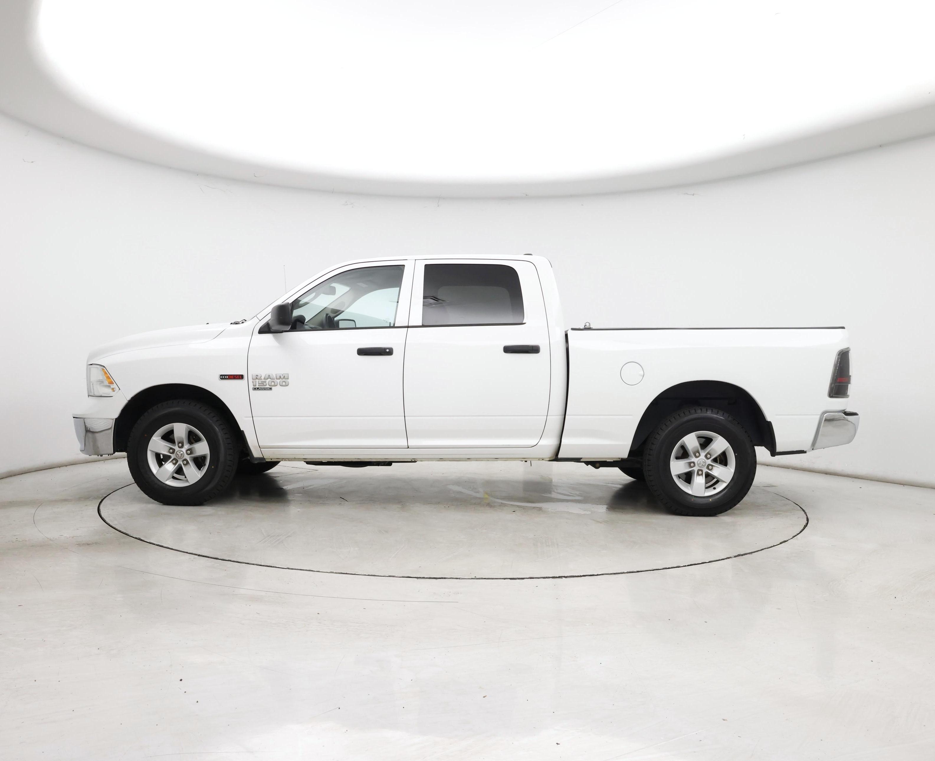 Thumbnail: 2019 RAM 1500 Classic - 3