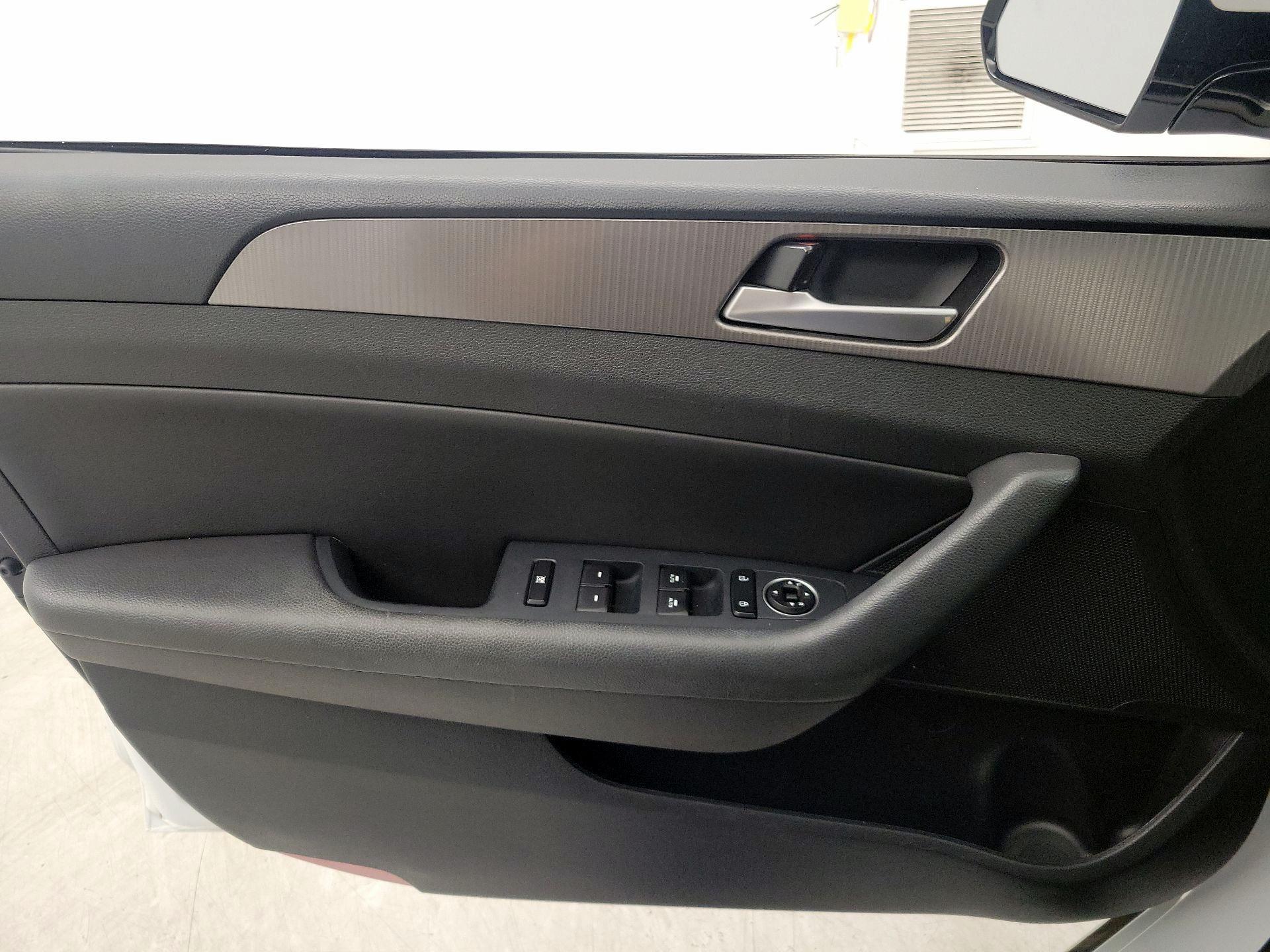 Thumbnail: 2019 Hyundai Sonata - 12