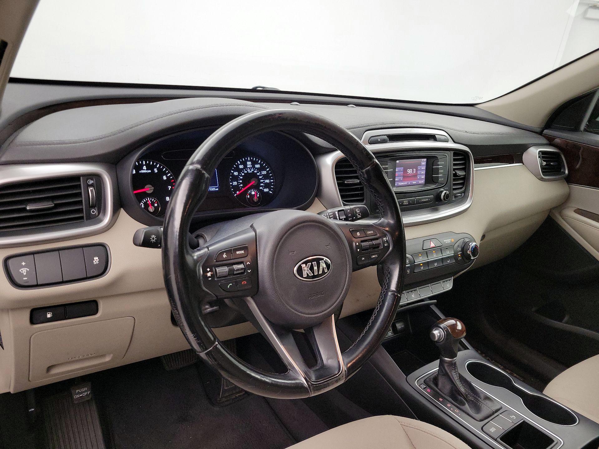 Thumbnail: 2016 Kia Sorento - 9