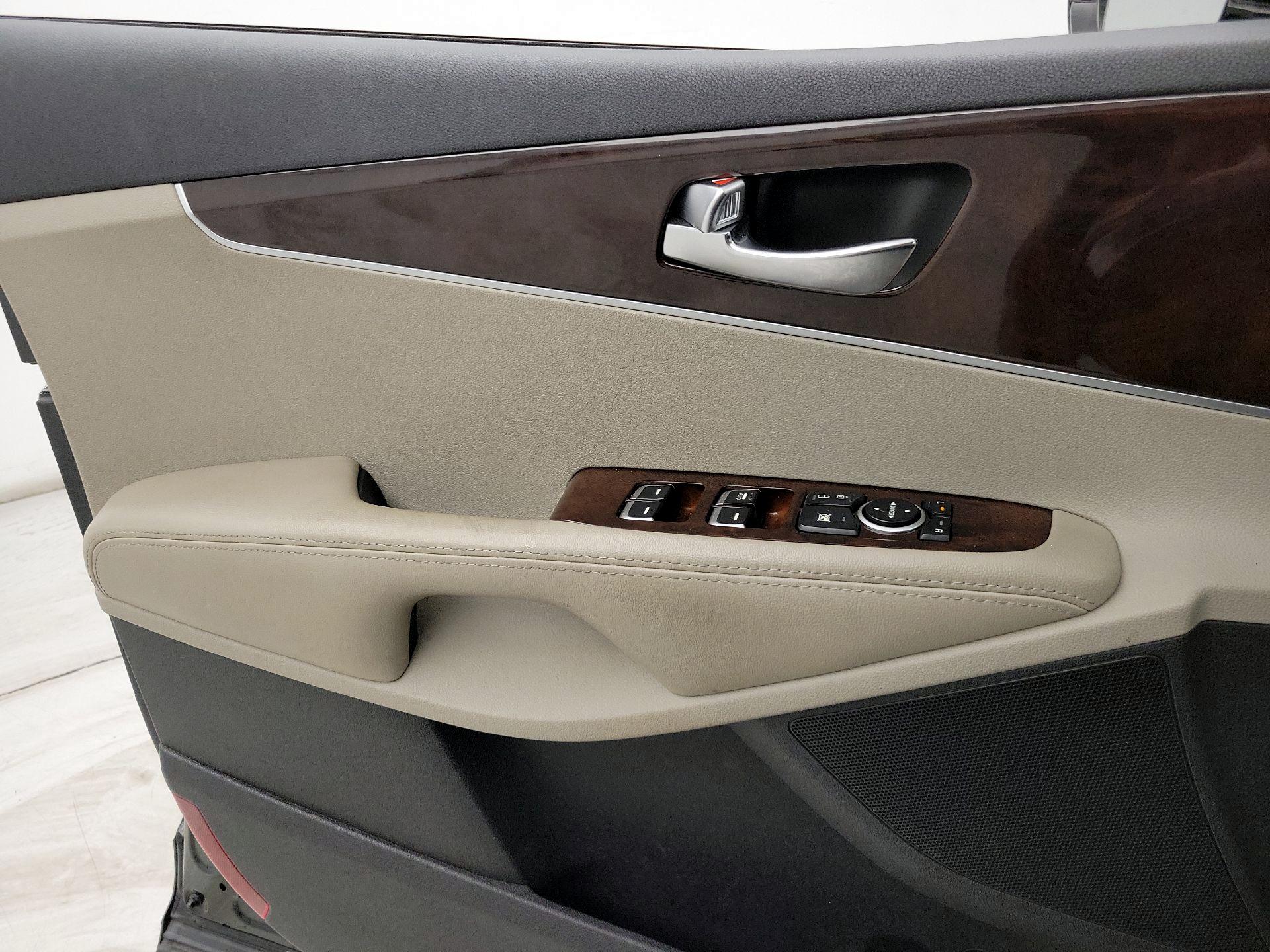 Thumbnail: 2016 Kia Sorento - 12