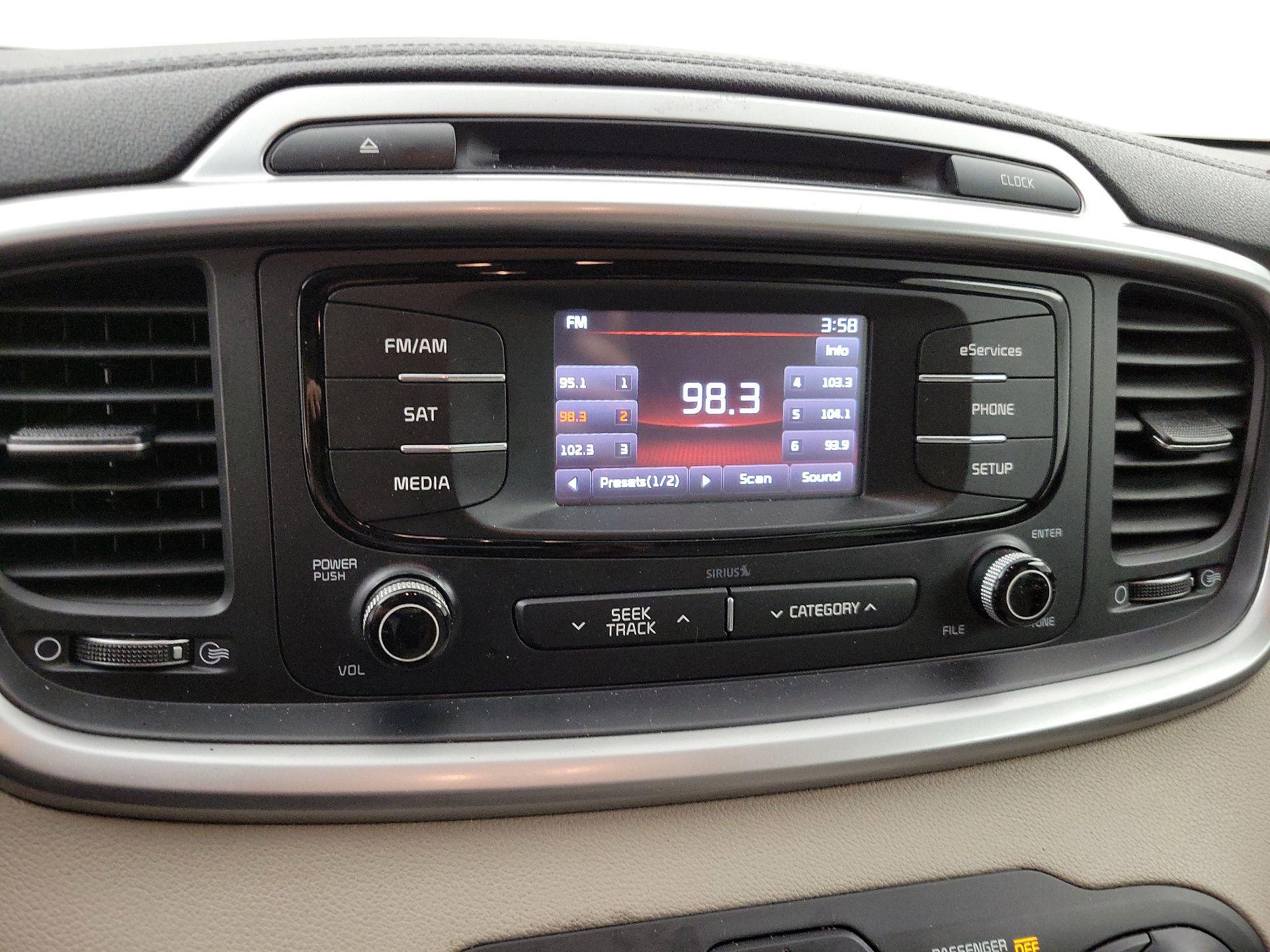Thumbnail: 2016 Kia Sorento - 15