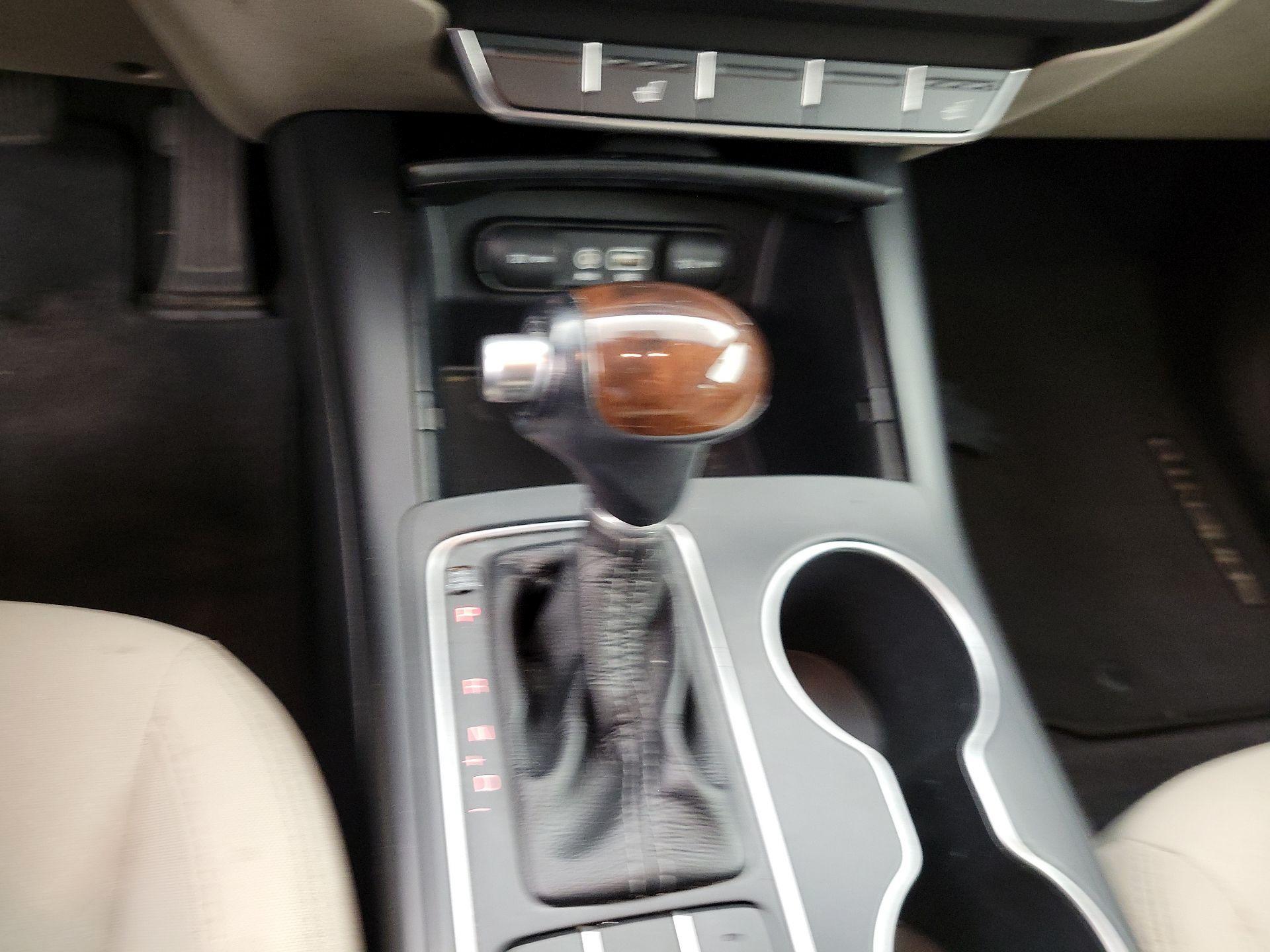Thumbnail: 2016 Kia Sorento - 17