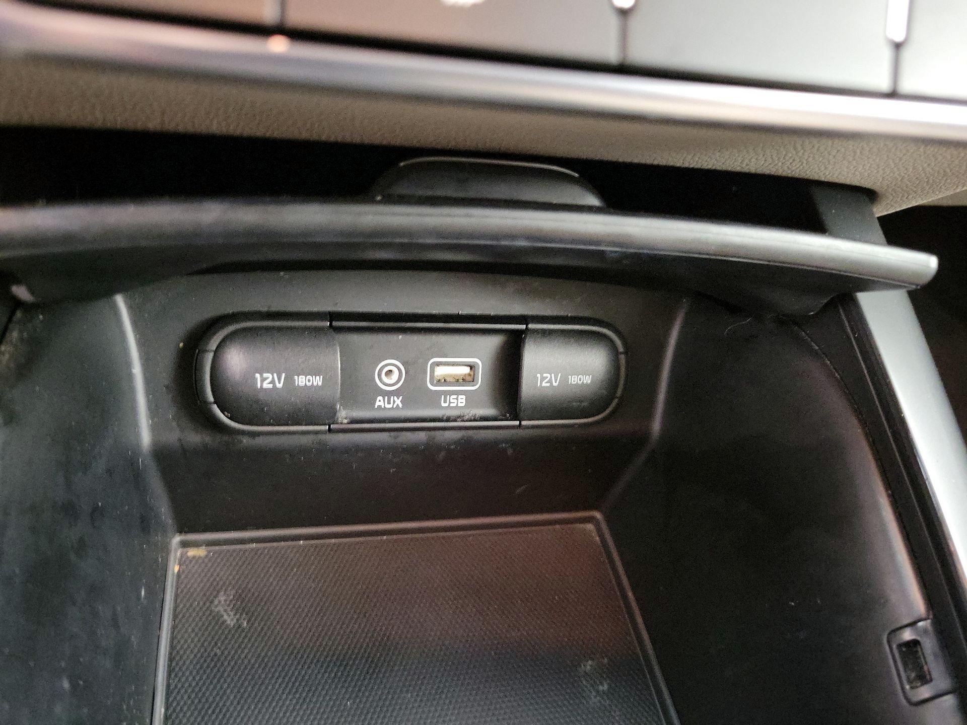 Thumbnail: 2016 Kia Sorento - 18